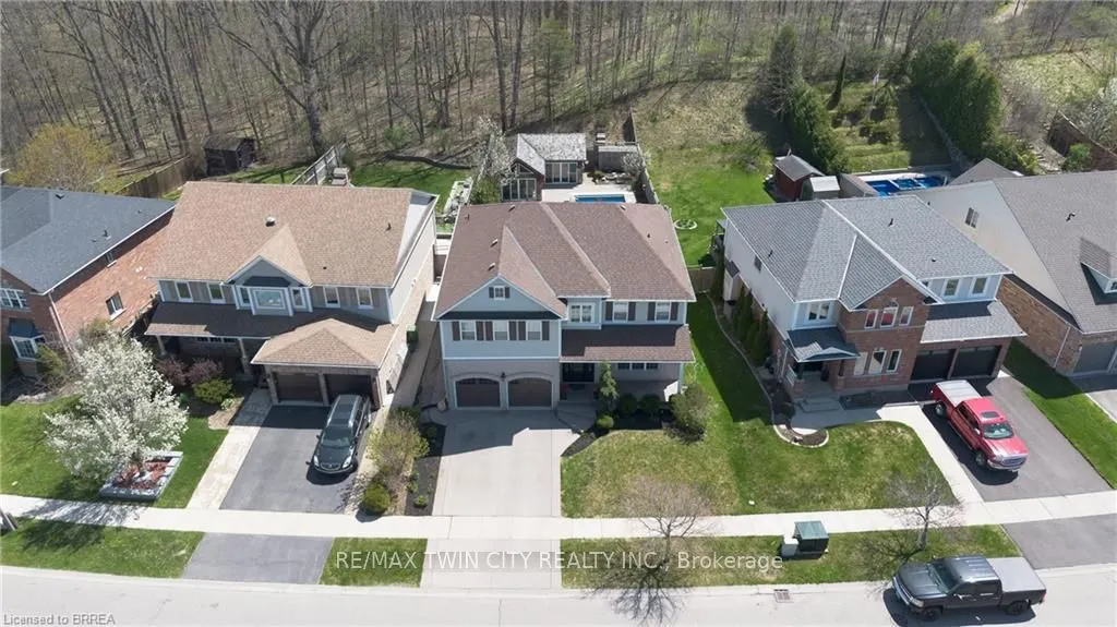 35 Hunter Way