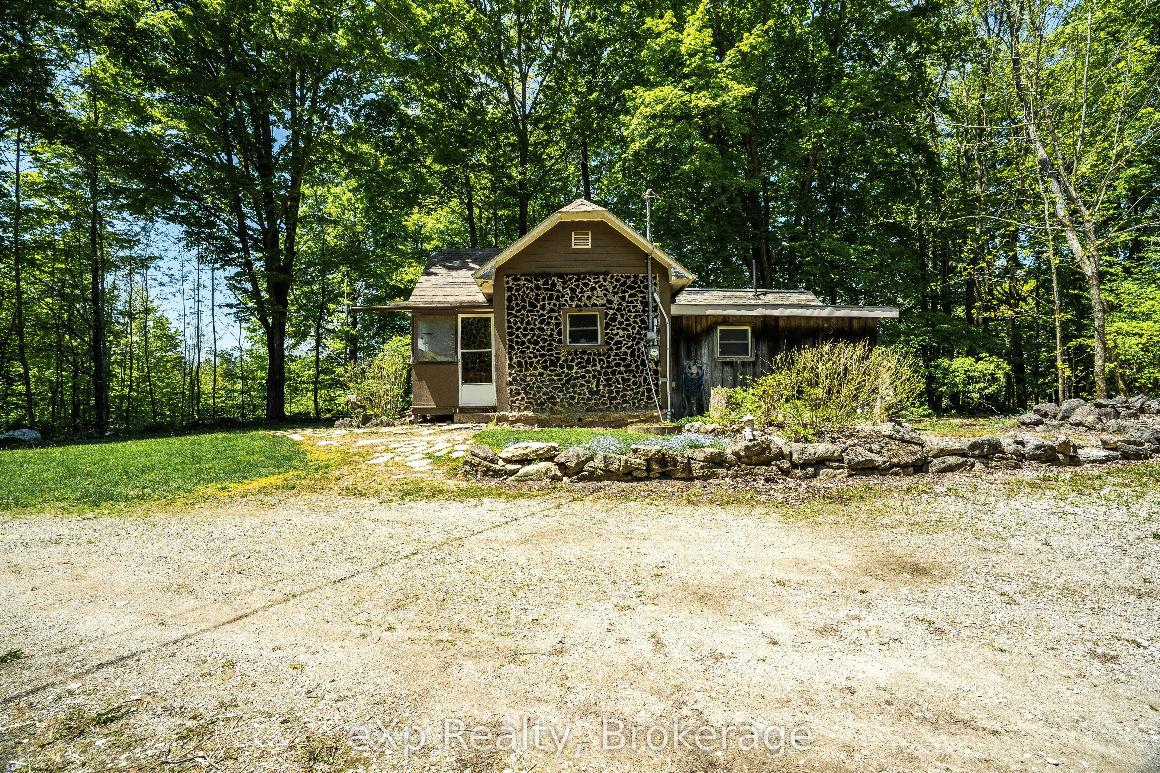442183 Concession 21 Concession