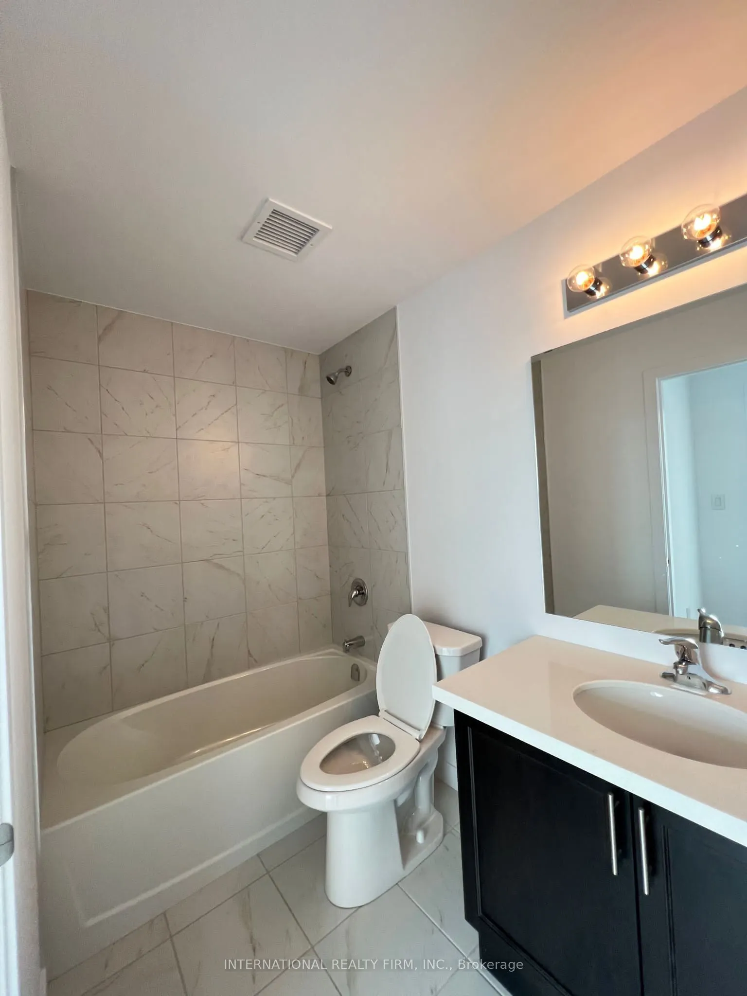 460 Dundas St Street, #305