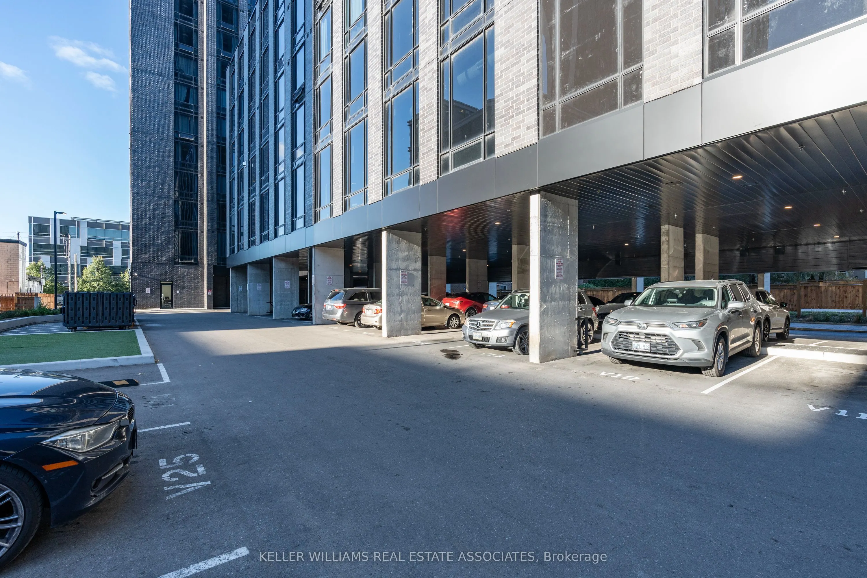 145 Columbia Street W, #514
