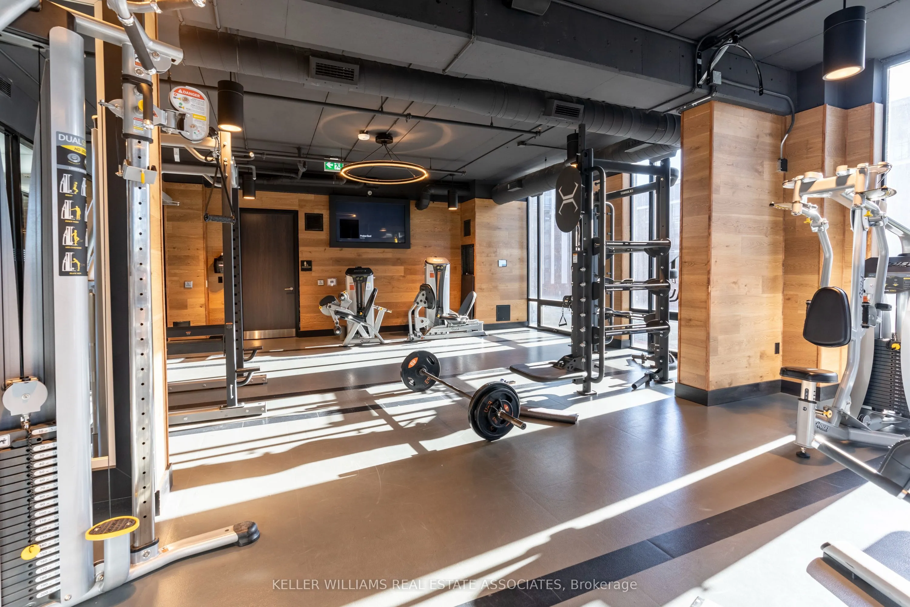 145 Columbia Street W, #514