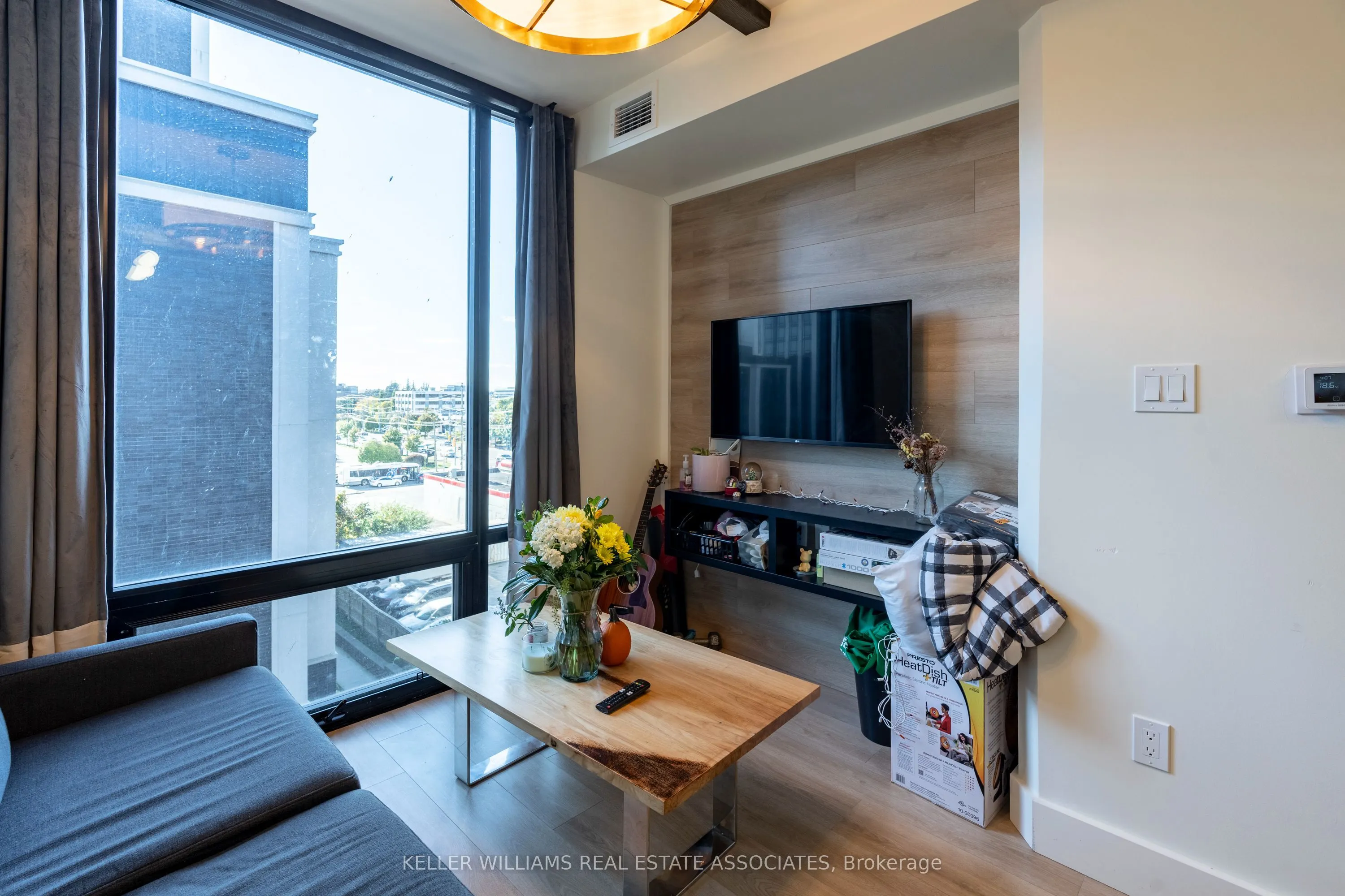145 Columbia Street W, #514