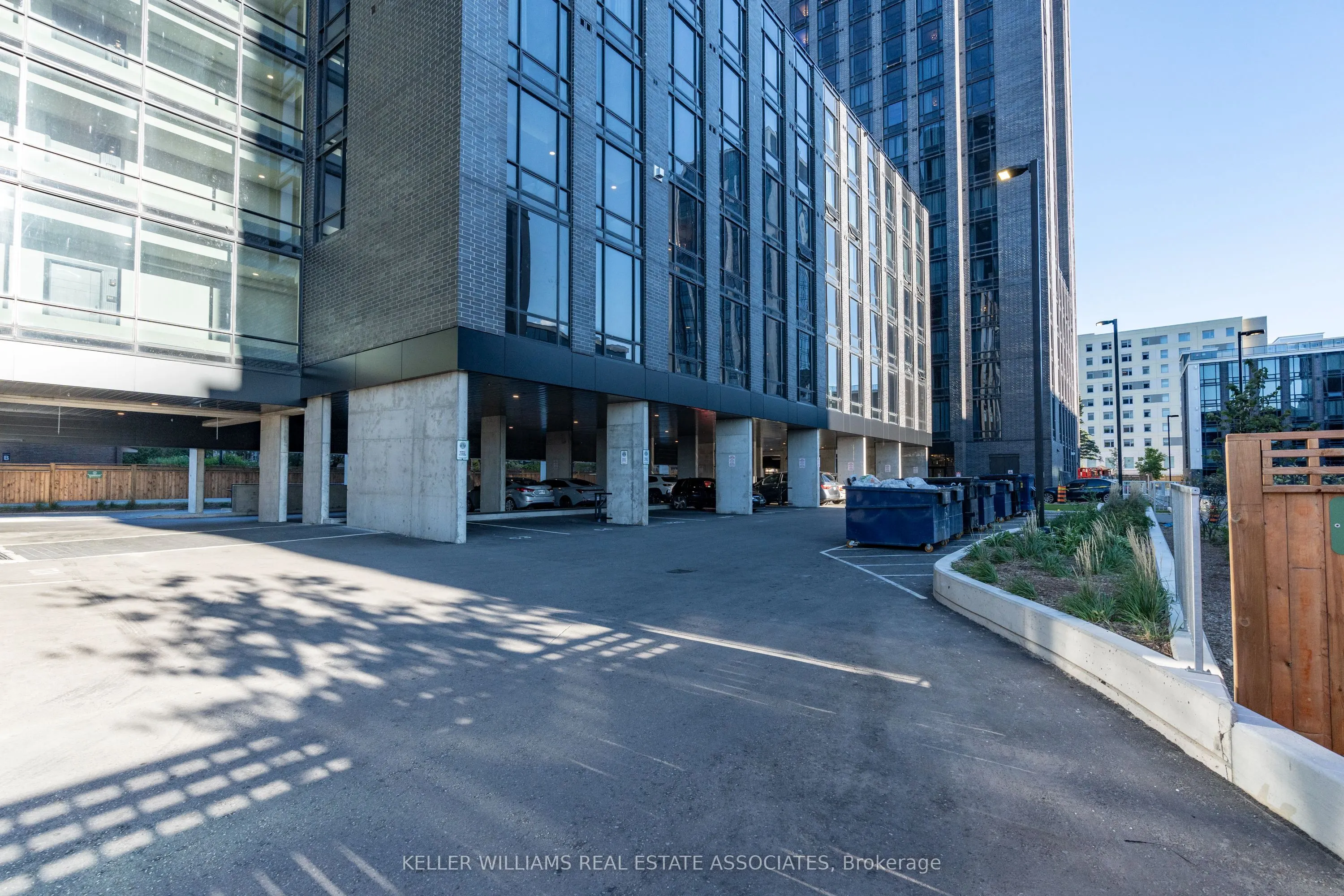 145 Columbia Street W, #514