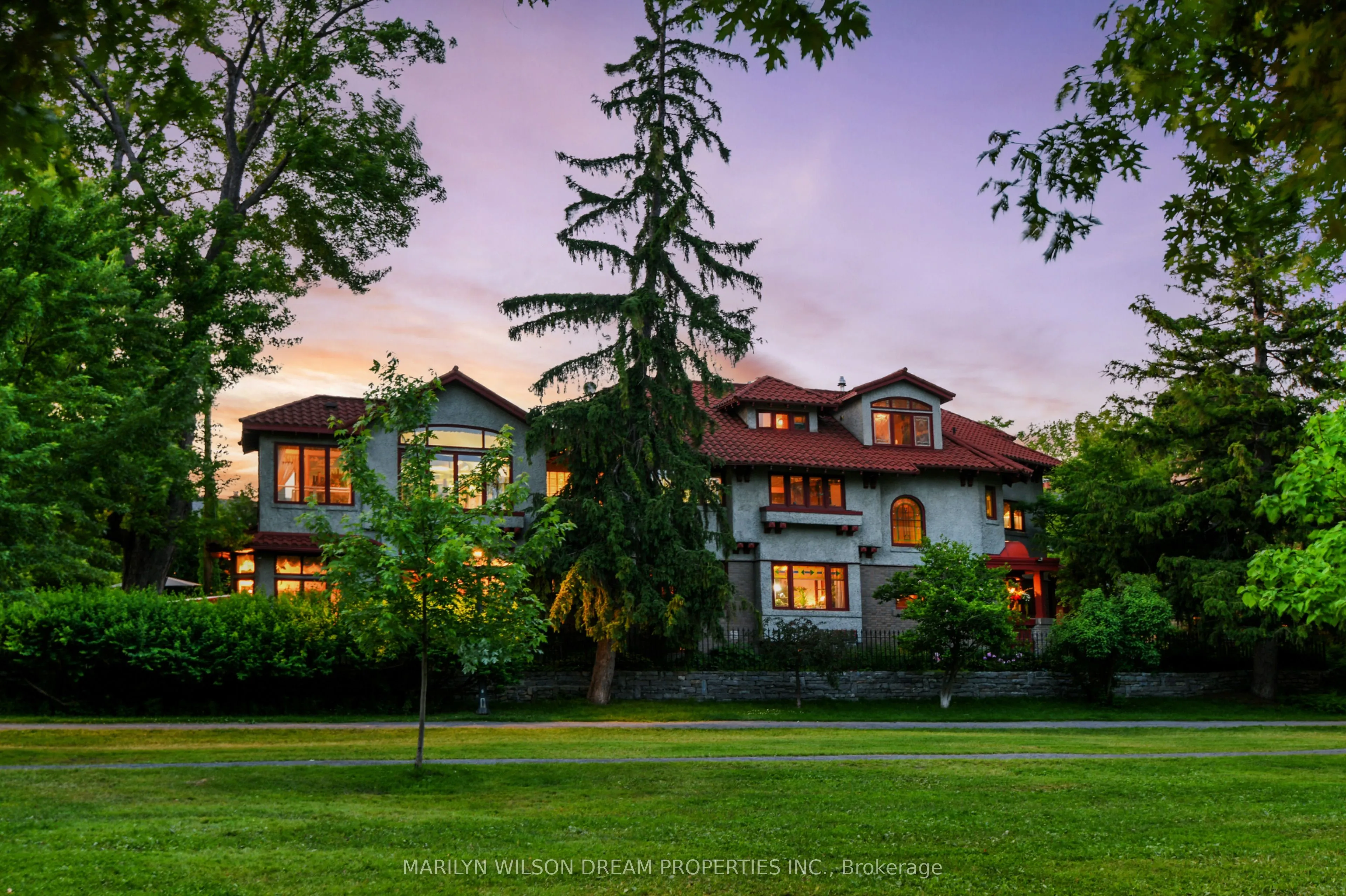 12 Allan Place
