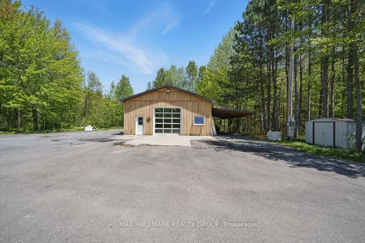 1720 Des Pins Road
