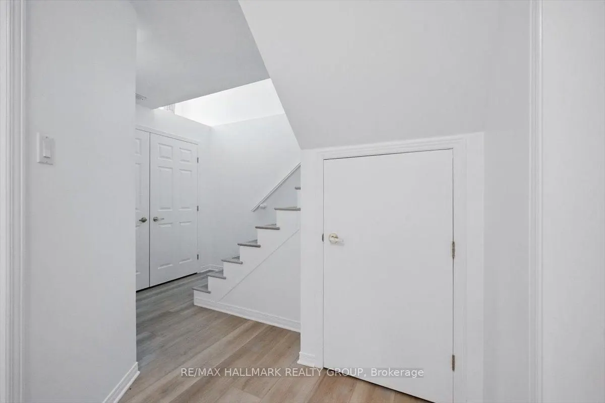 1720 Des Pins Road