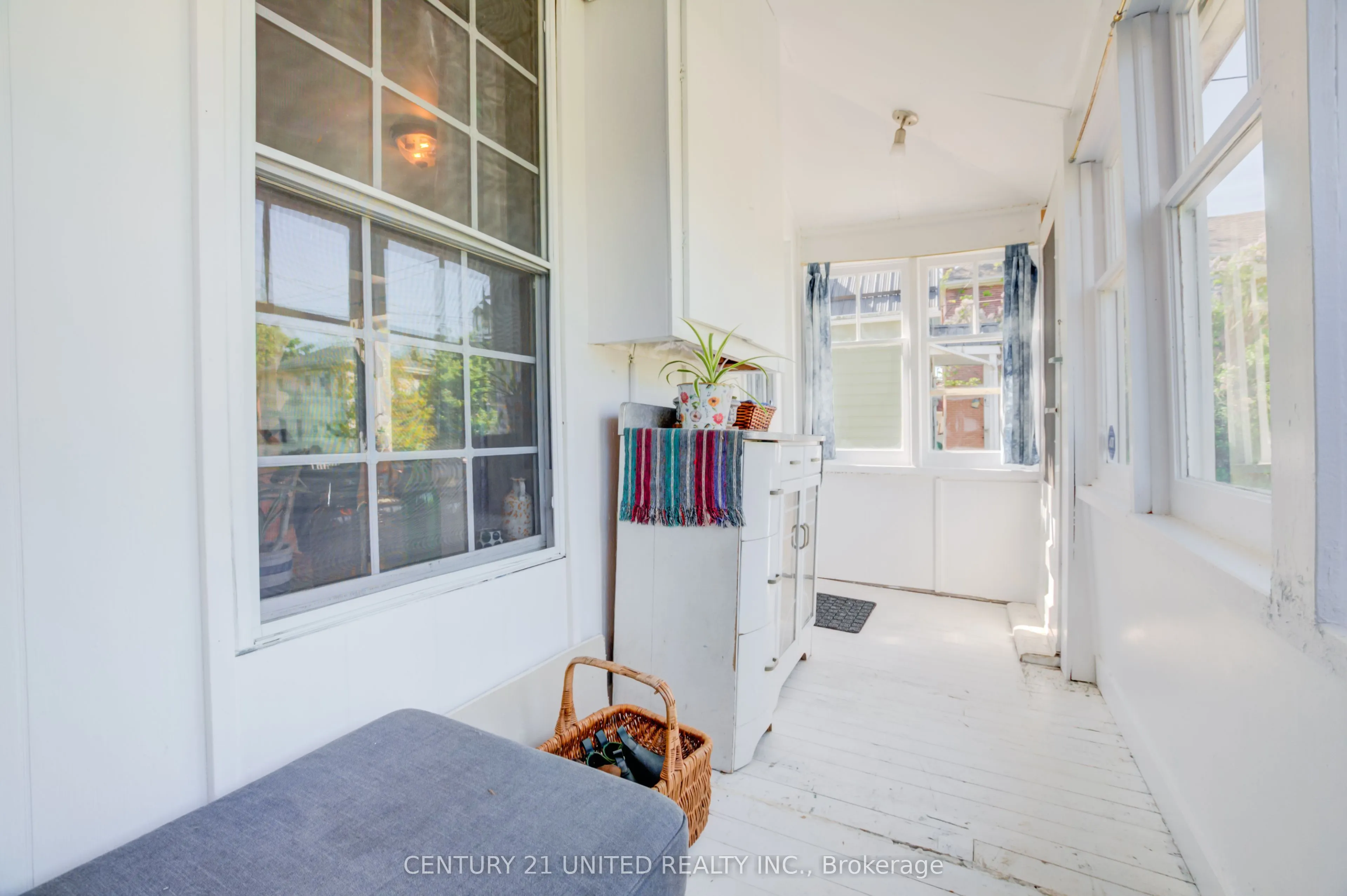 39 Raglan Street S