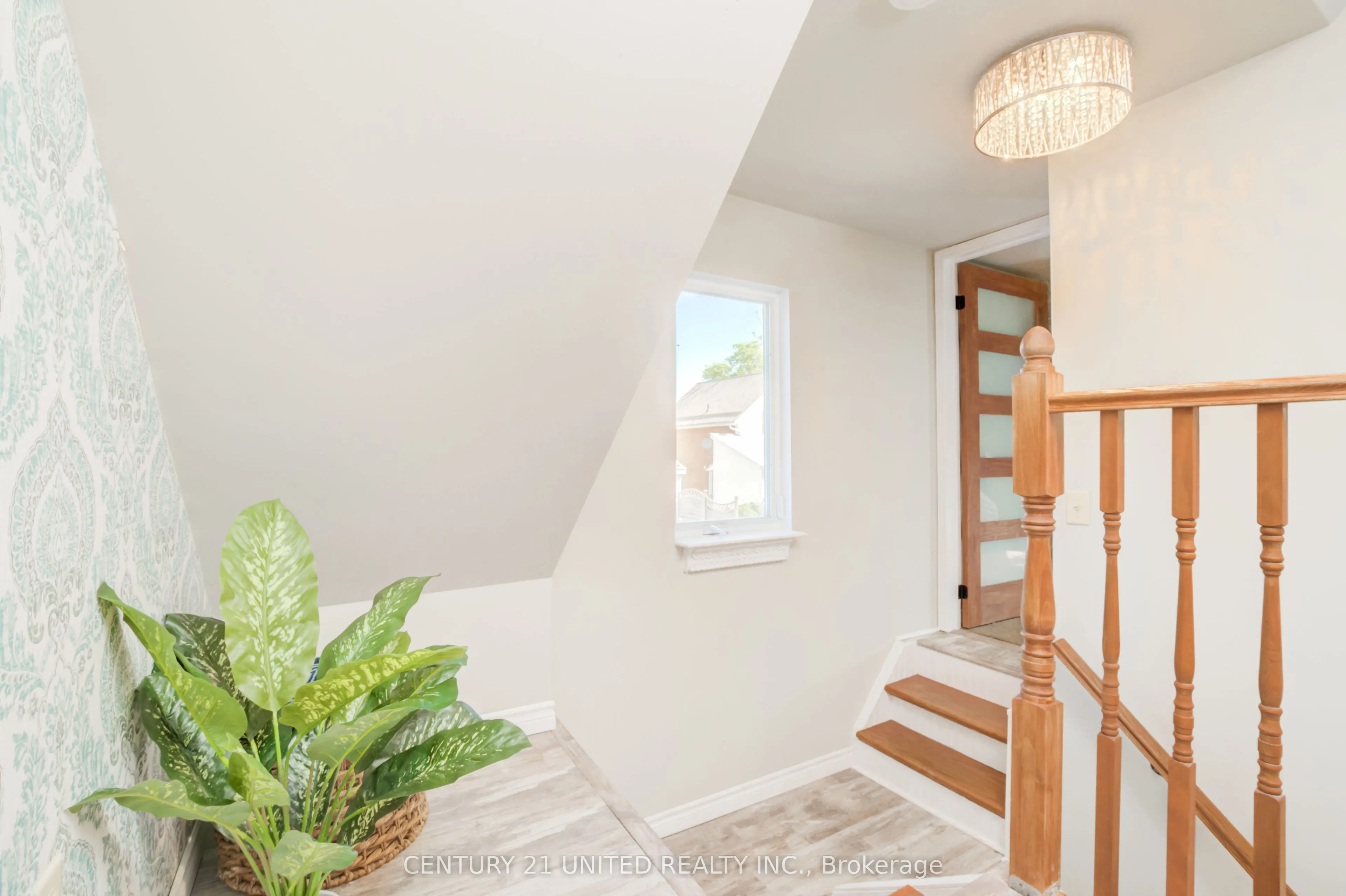 39 Raglan Street S