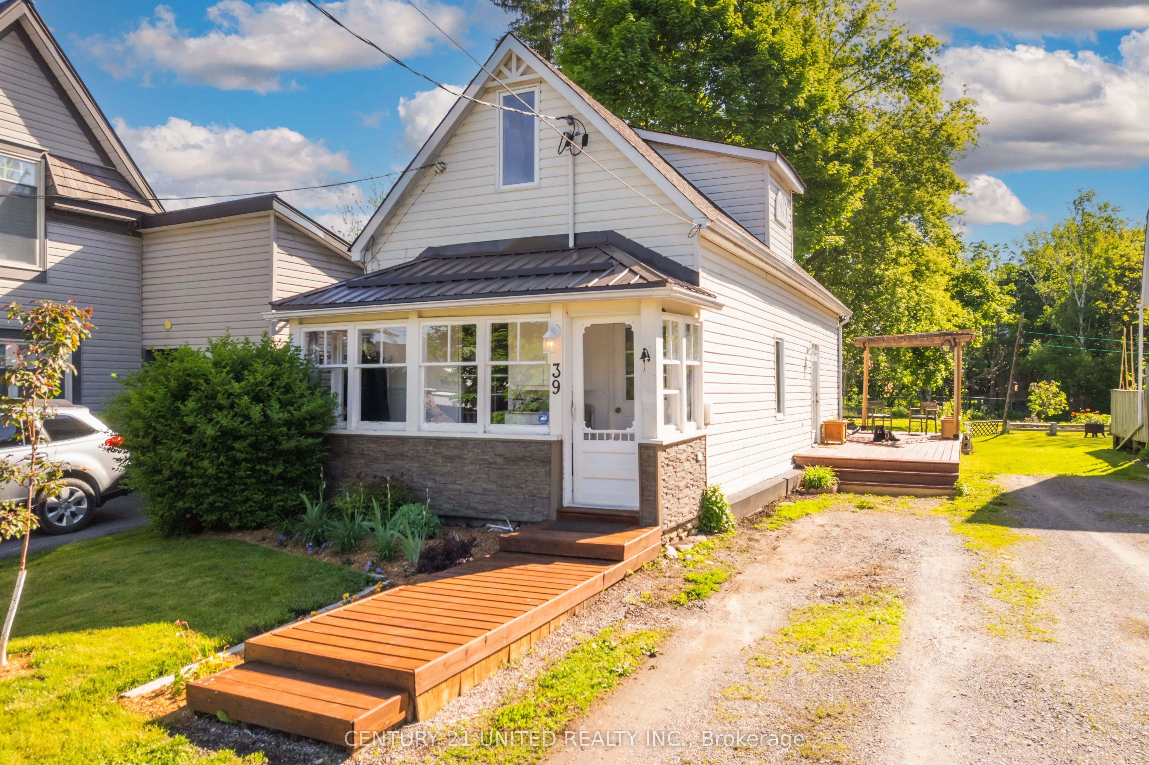 39 Raglan Street S
