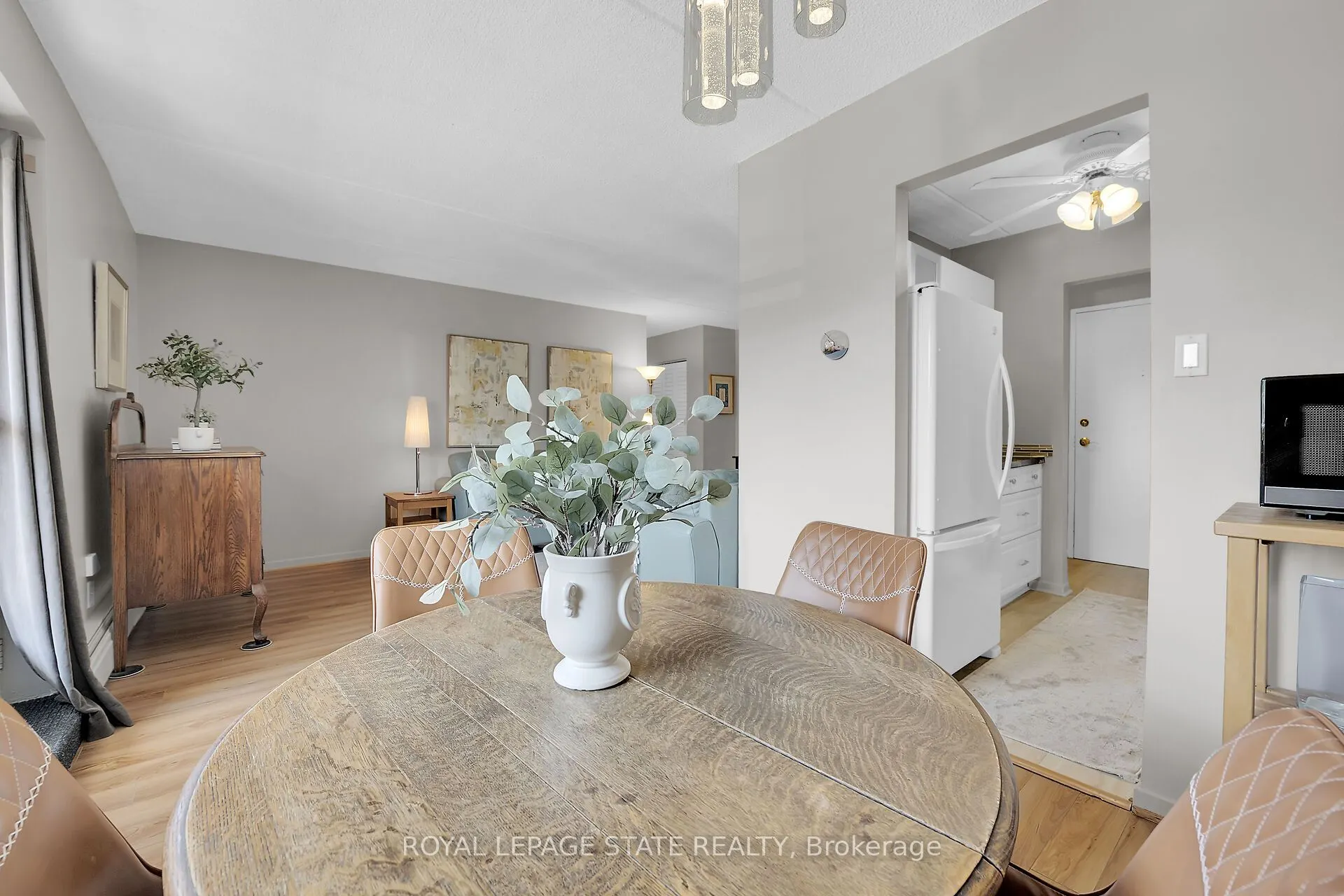 198 Scott Street, #220