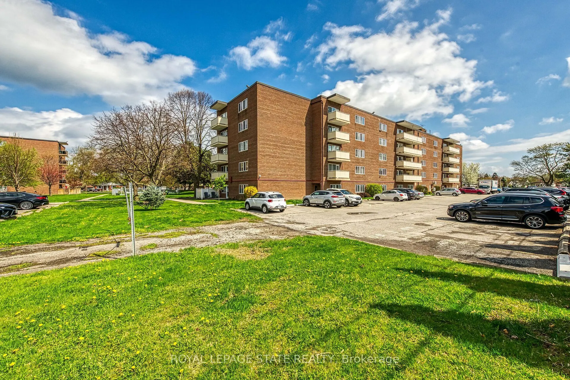 198 Scott Street, #220