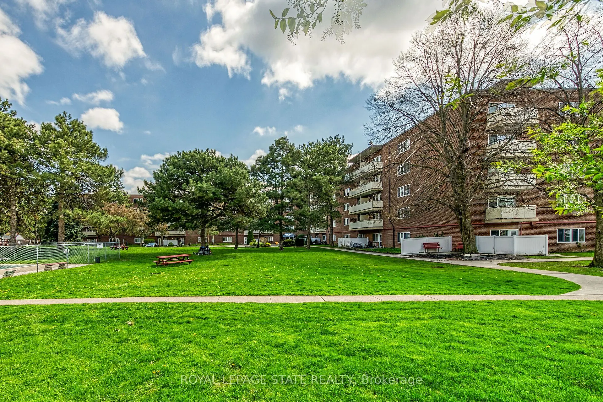 198 Scott Street, #220