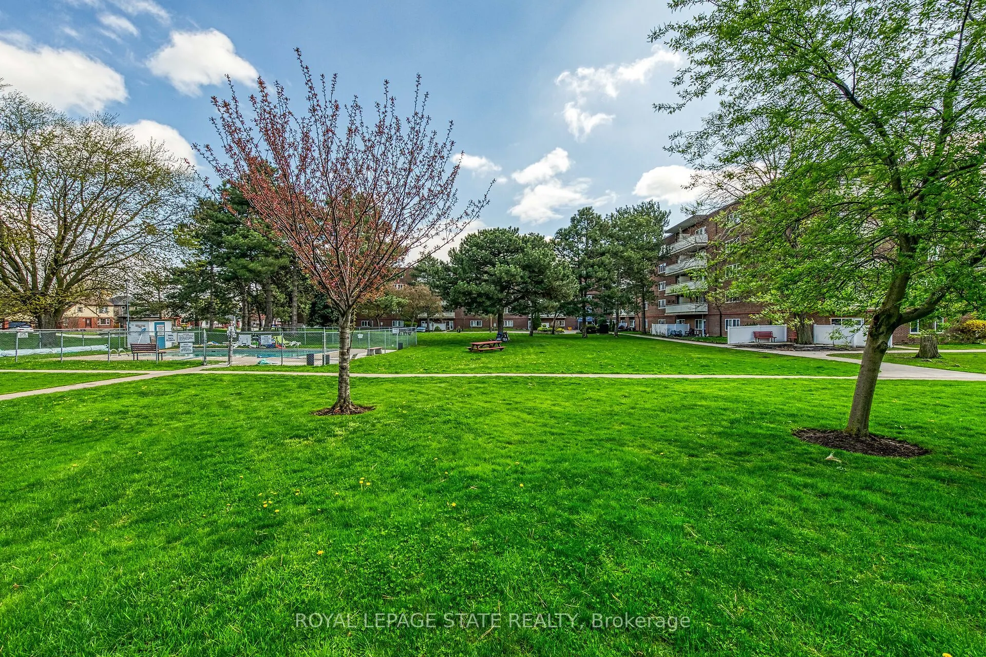 198 Scott Street, #220