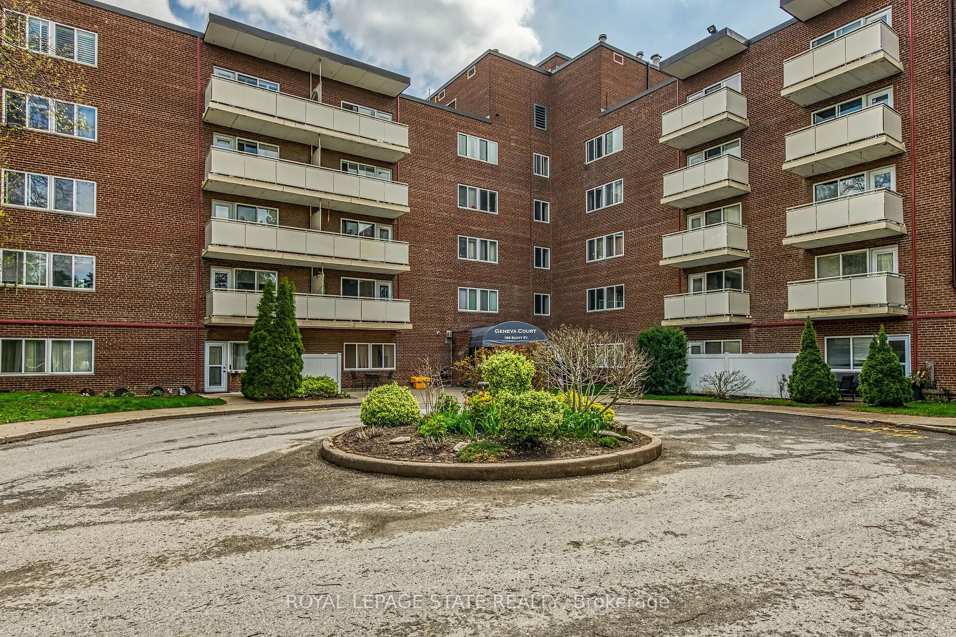 198 Scott Street, #220