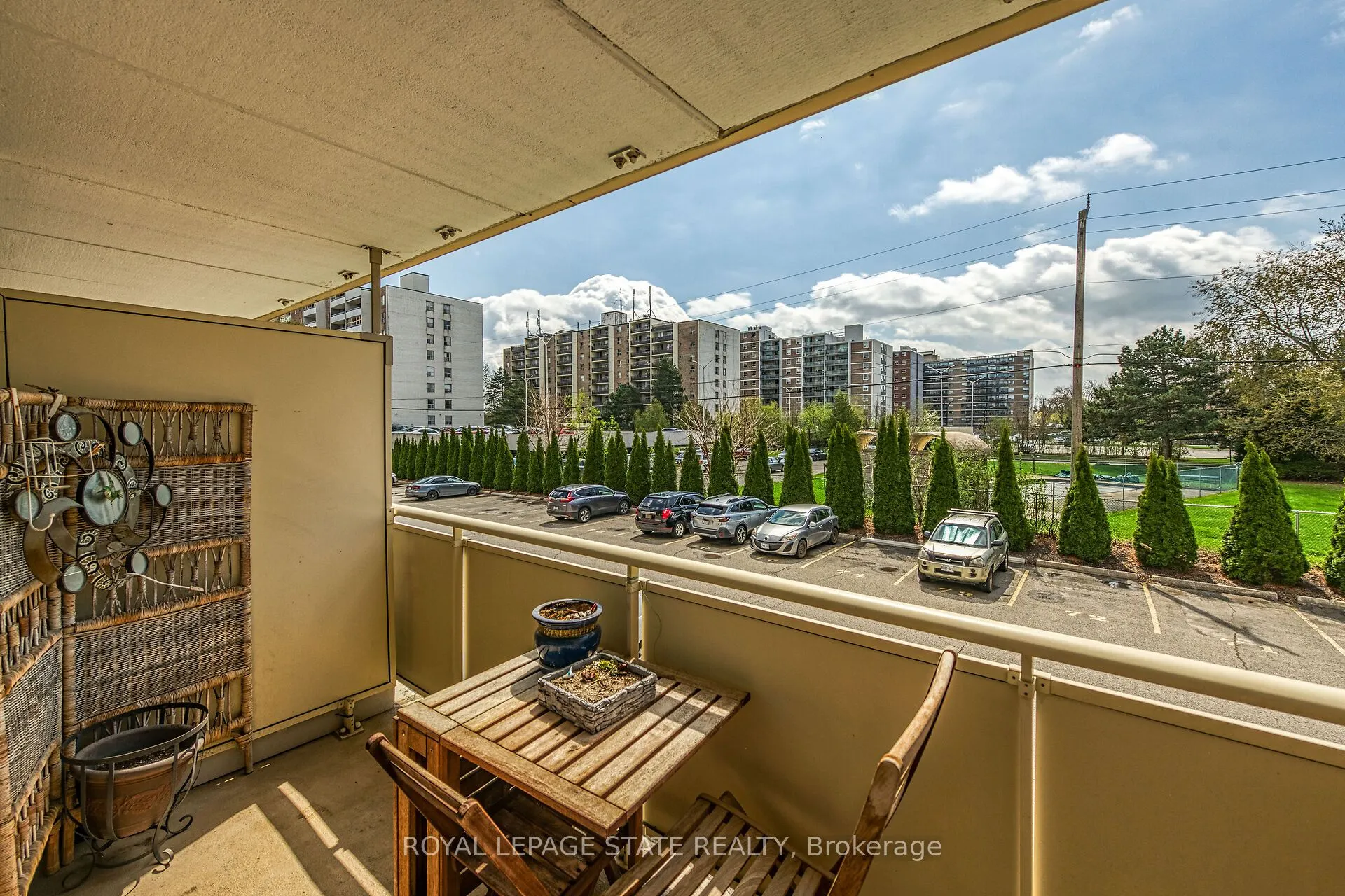 198 Scott Street, #220