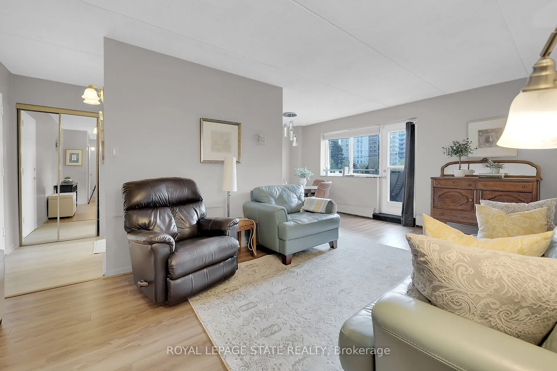 198 Scott Street, #220