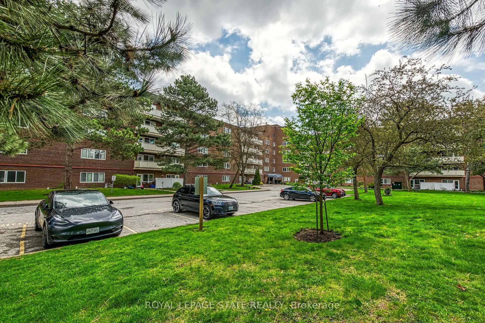 198 Scott Street, #220