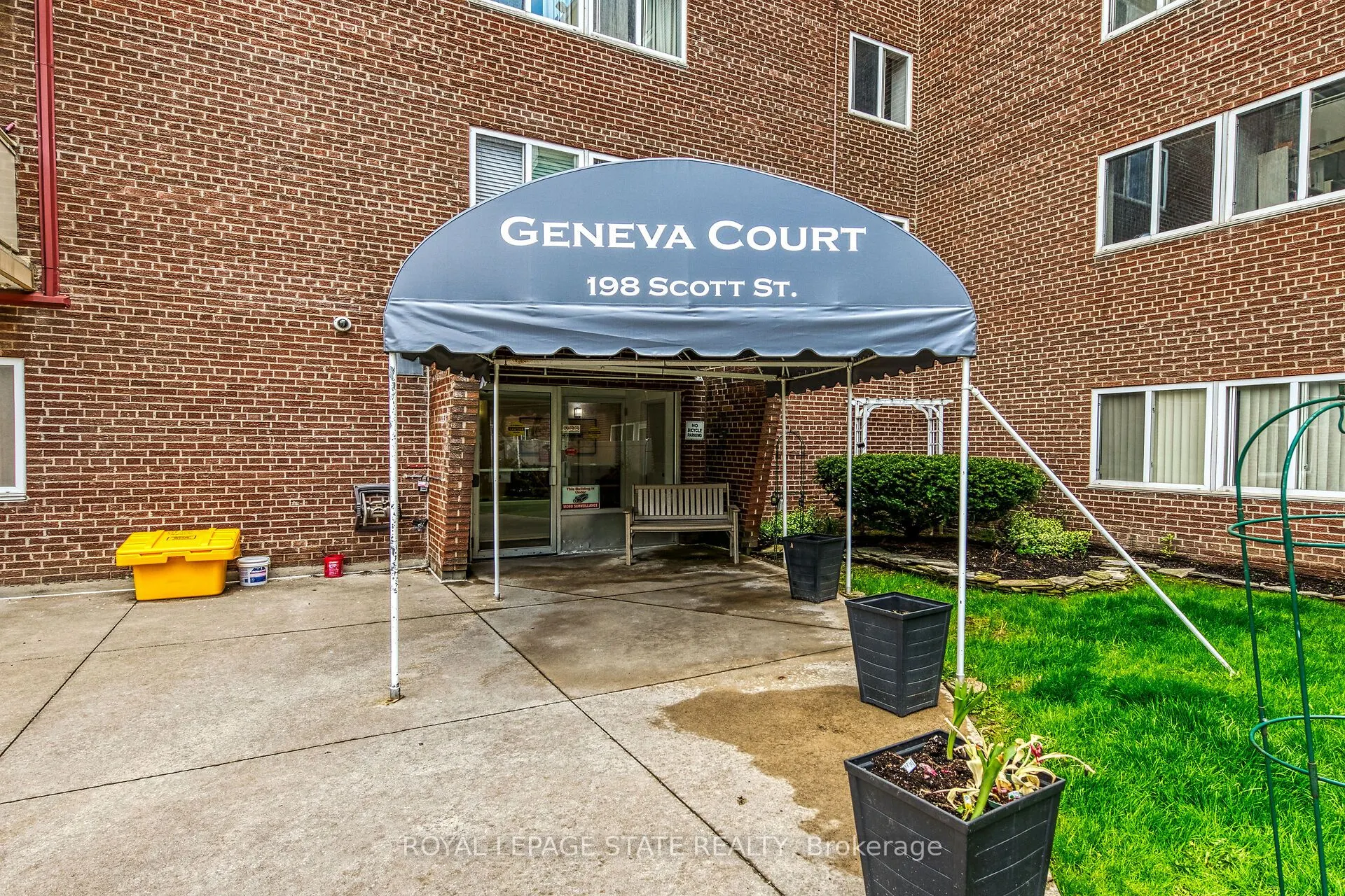 198 Scott Street, #220
