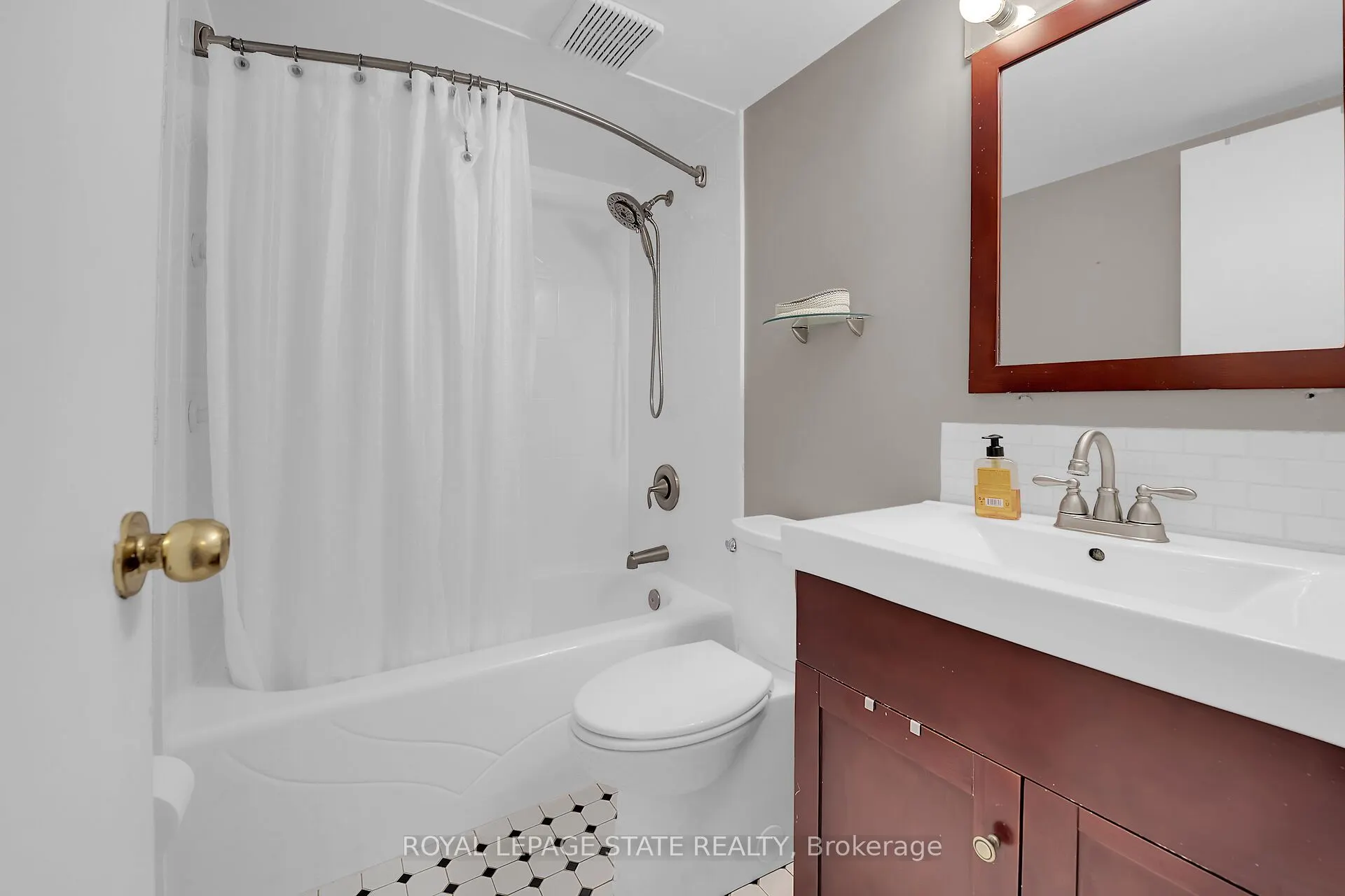 198 Scott Street, #220
