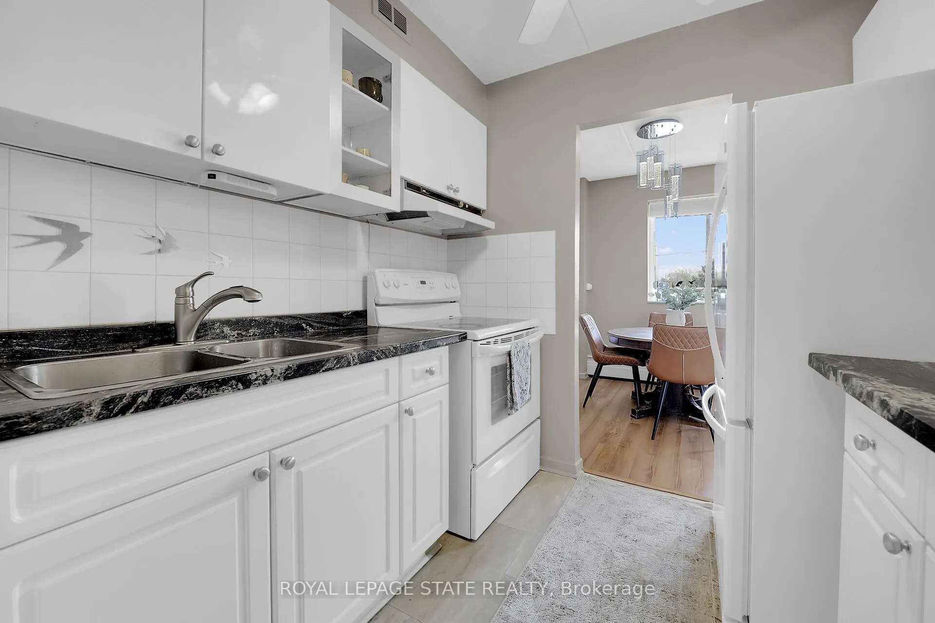 198 Scott Street, #220
