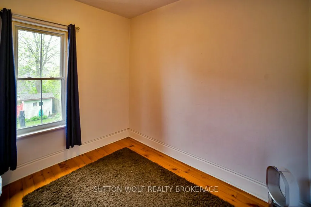 102 Front Street W