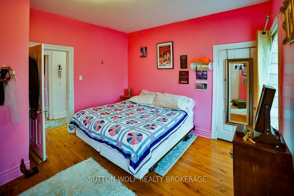 102 Front Street W