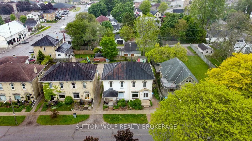 102 Front Street W