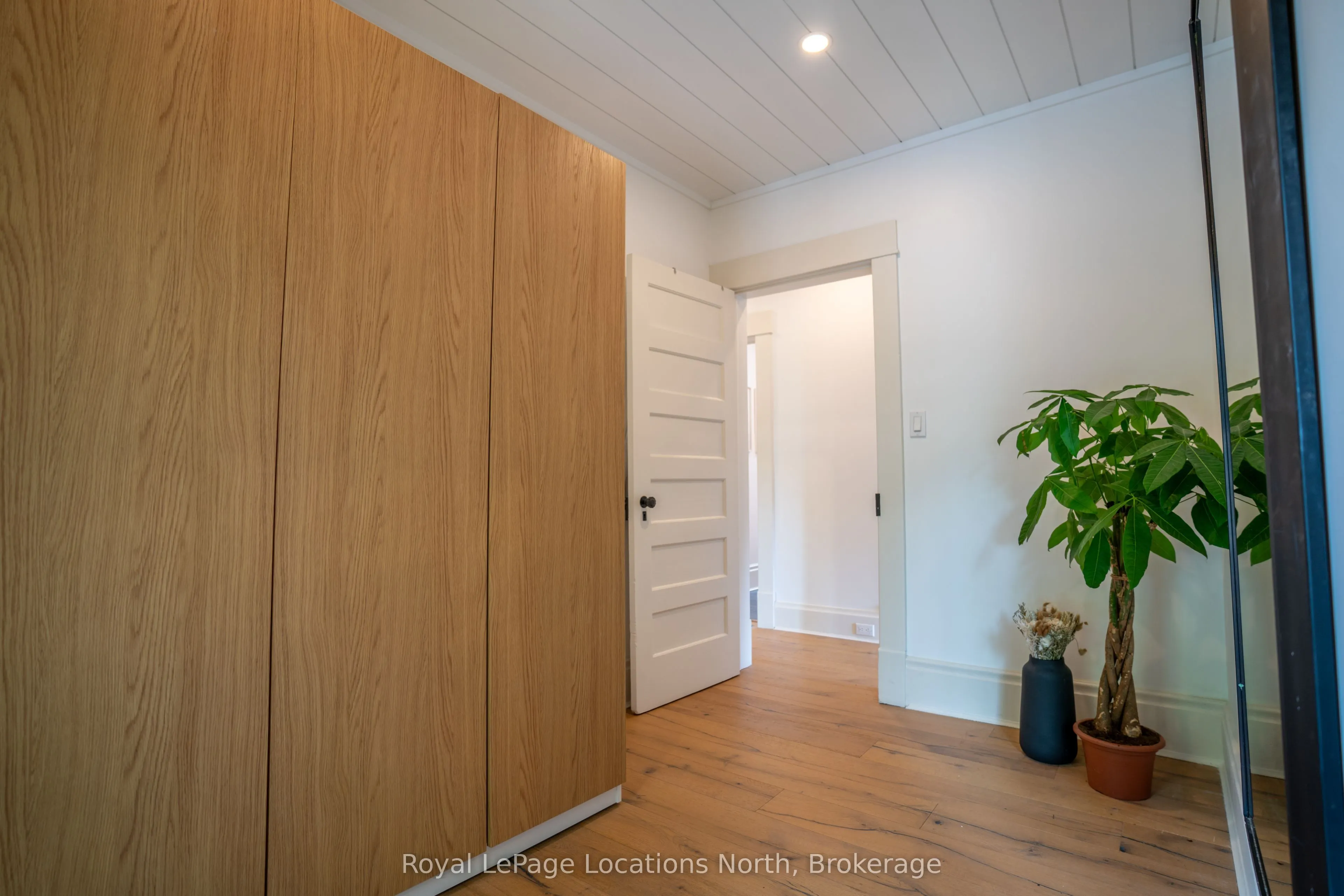 24 Marshall Street W