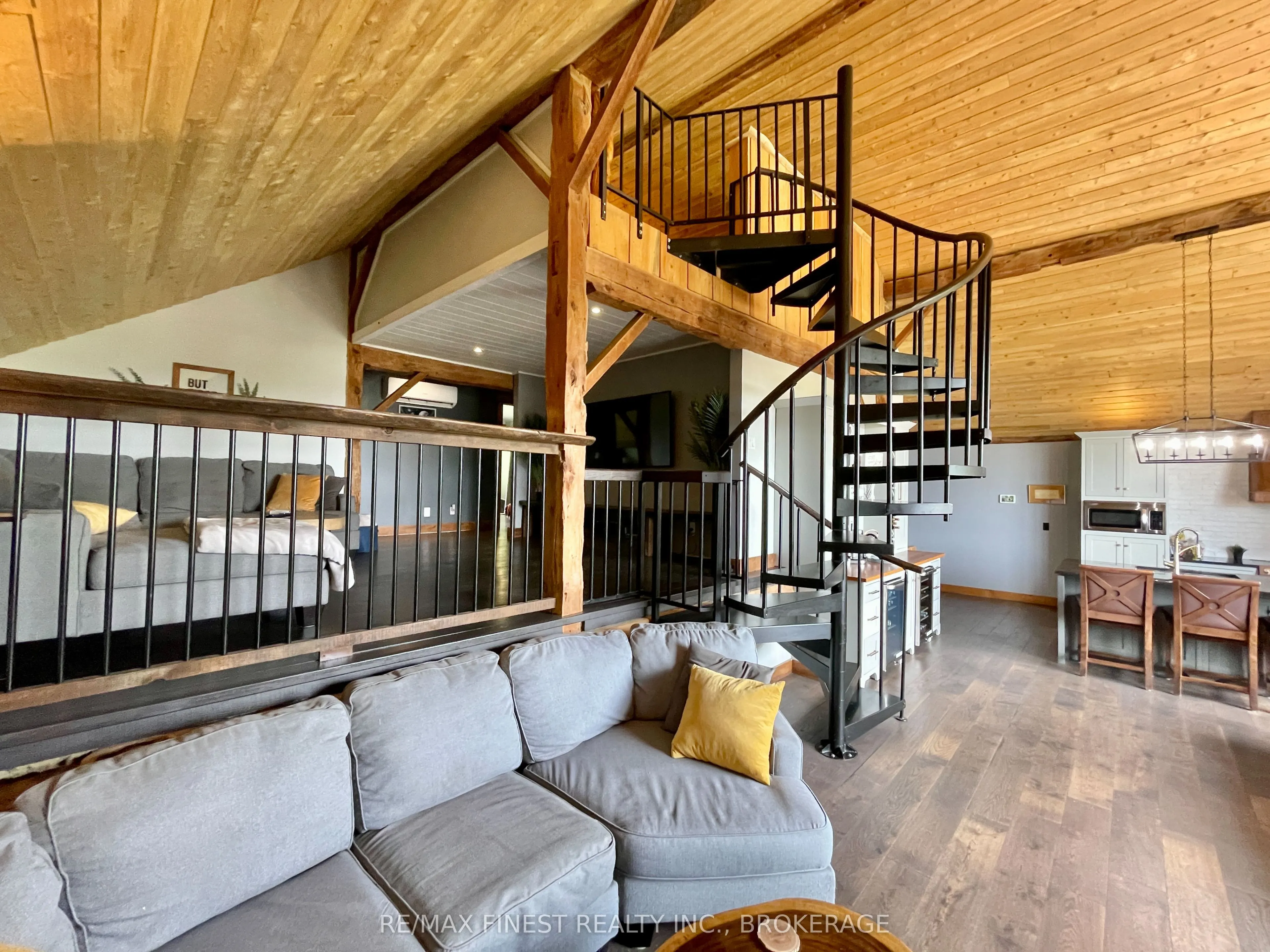 9261 Highway 33