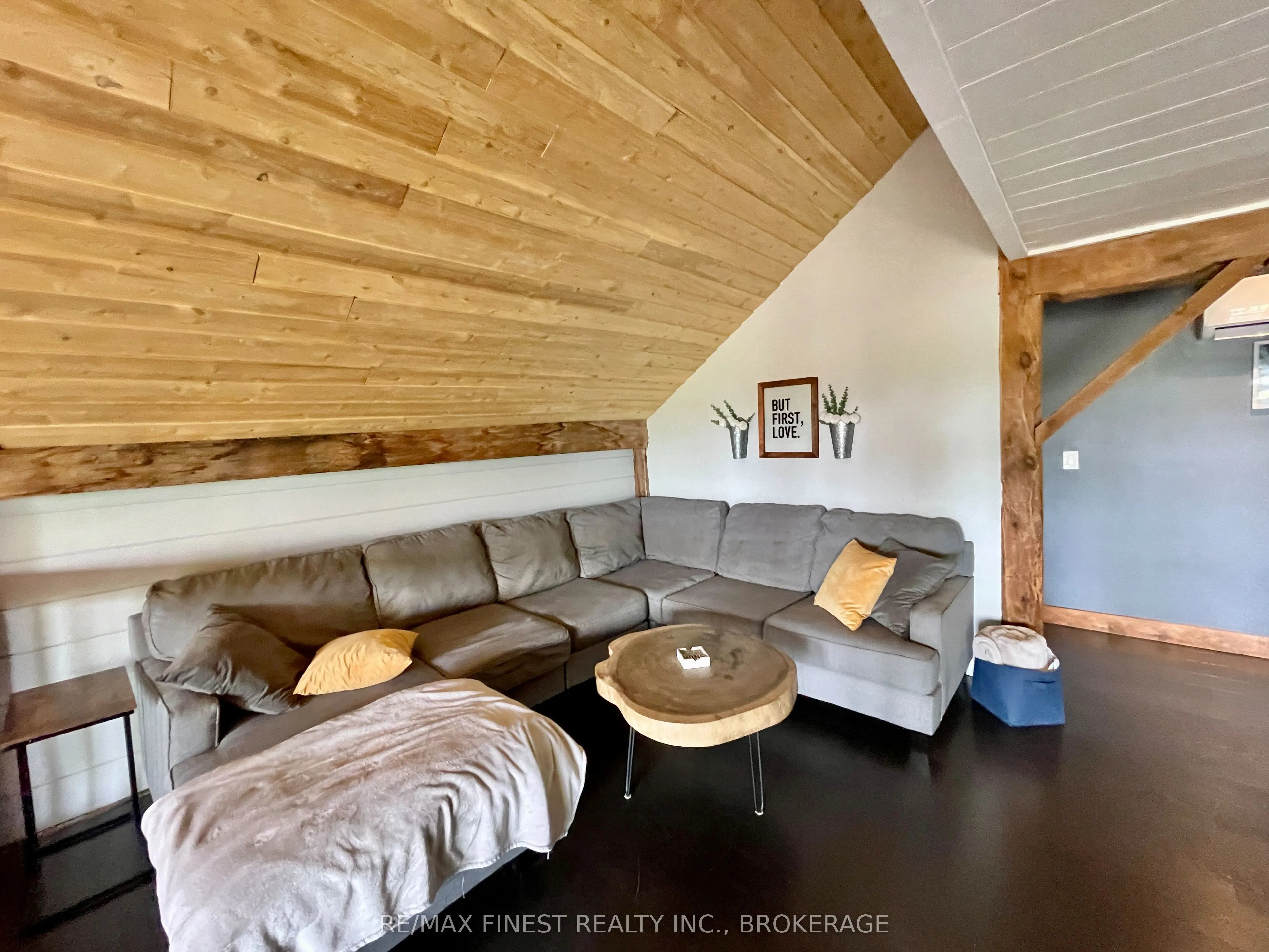 9261 Highway 33