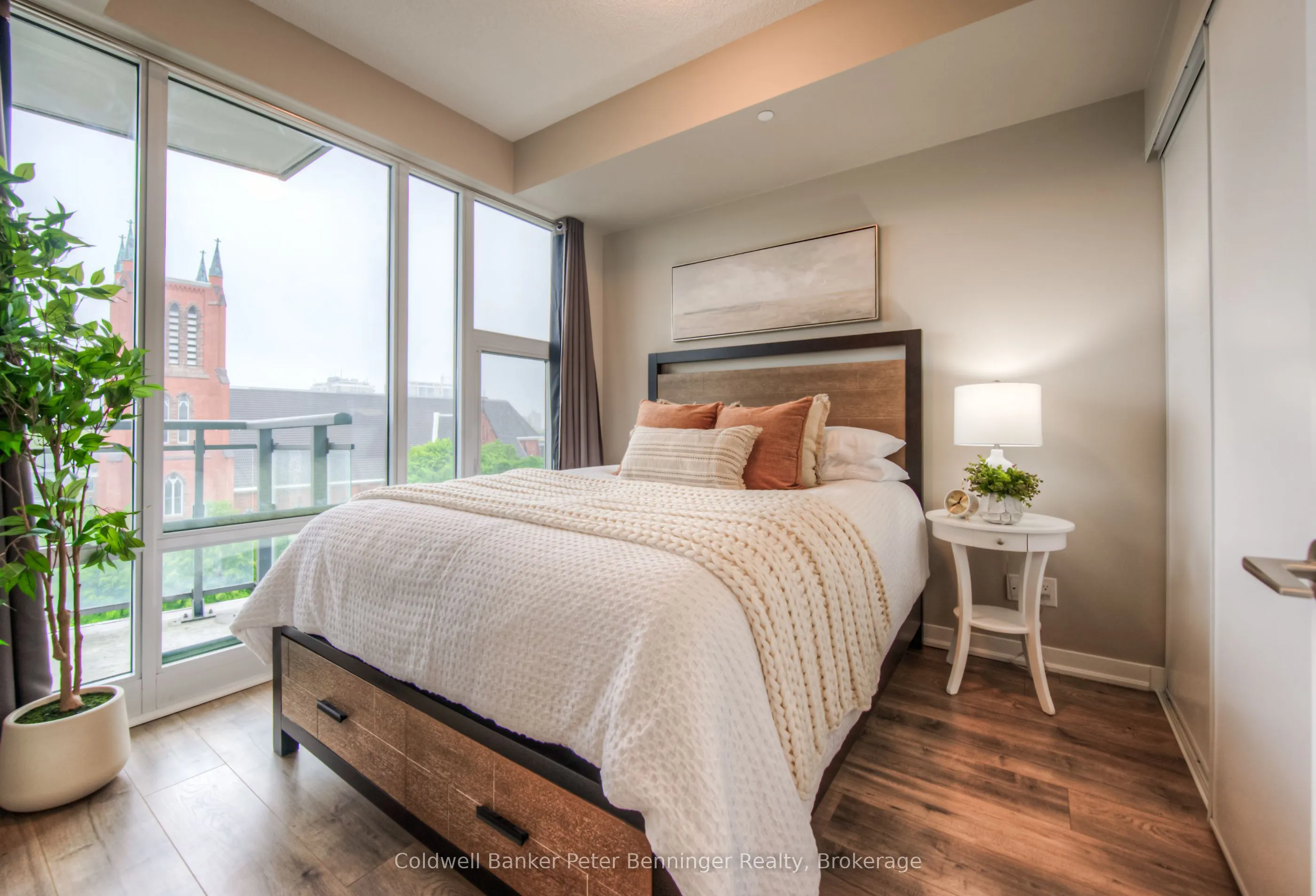 85 Duke Street W, #703