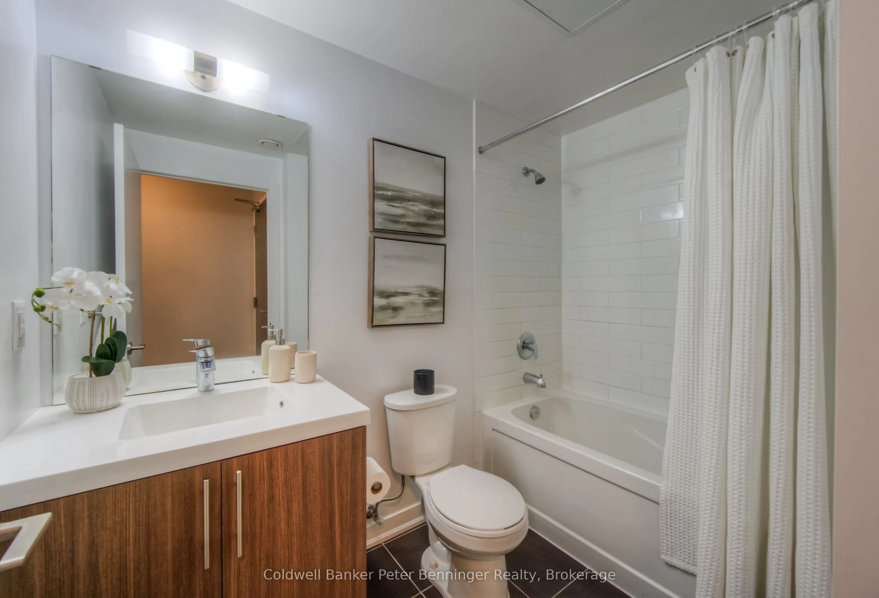 85 Duke Street W, #703
