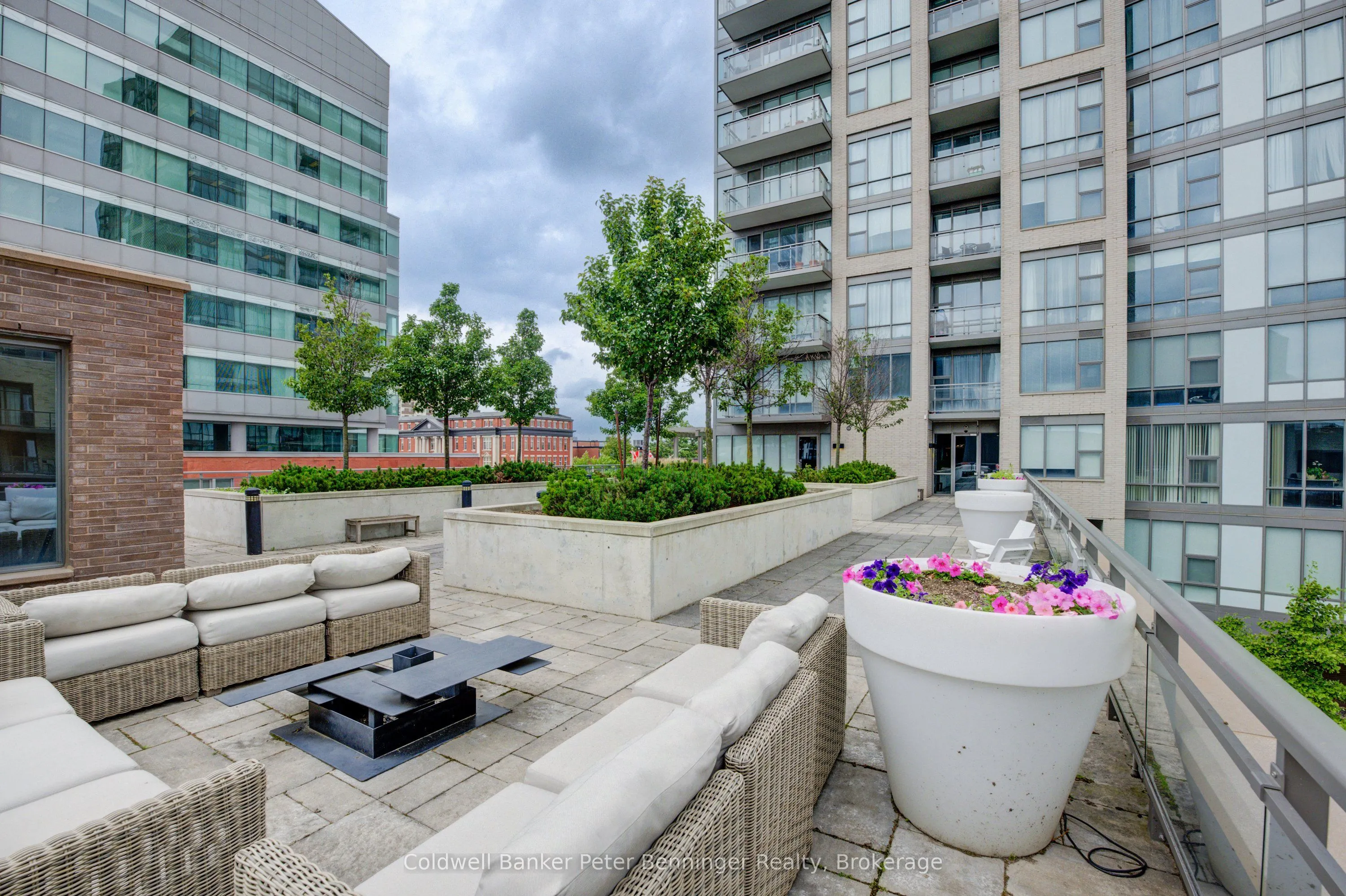 85 Duke Street W, #703