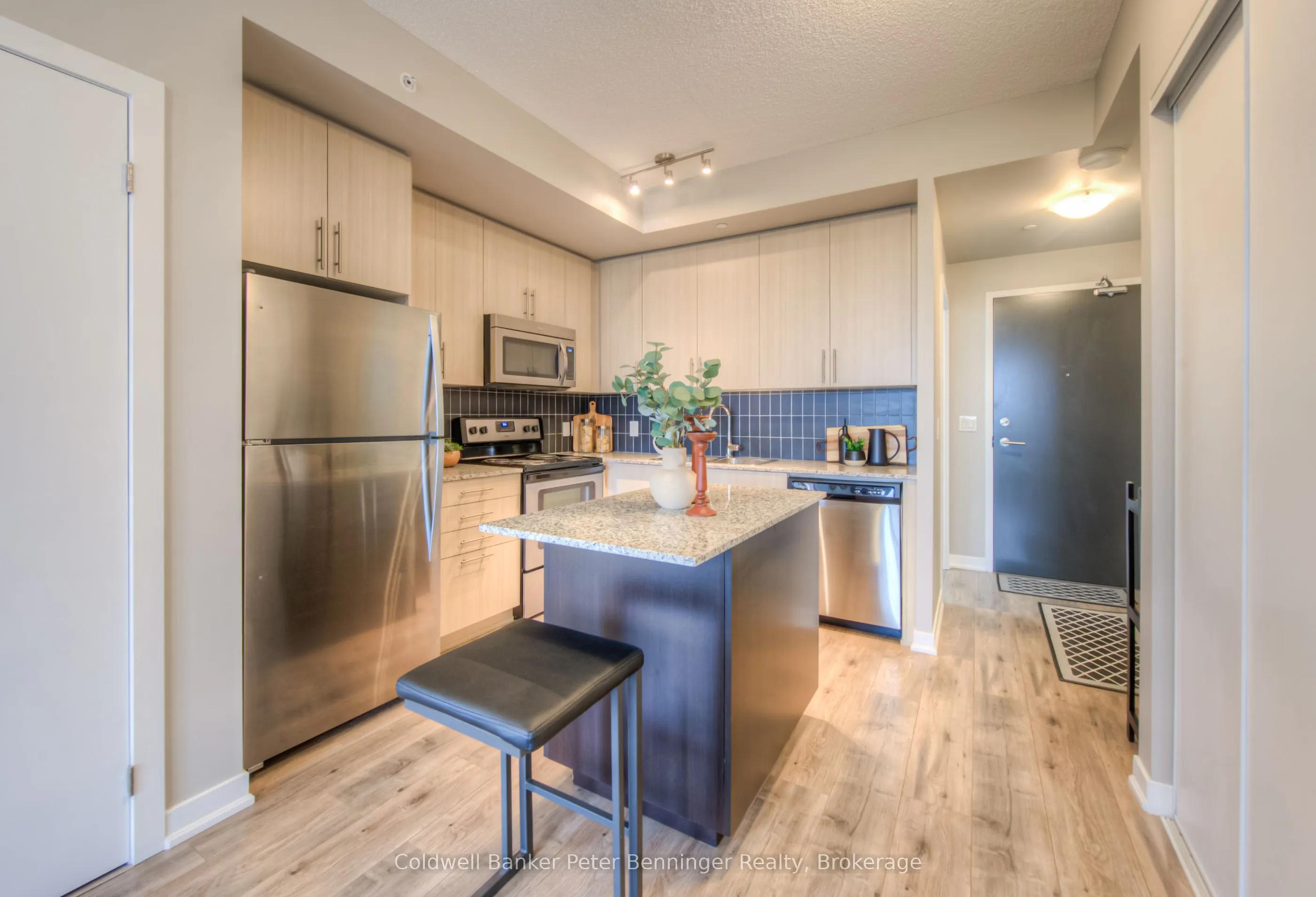 85 Duke Street W, #703