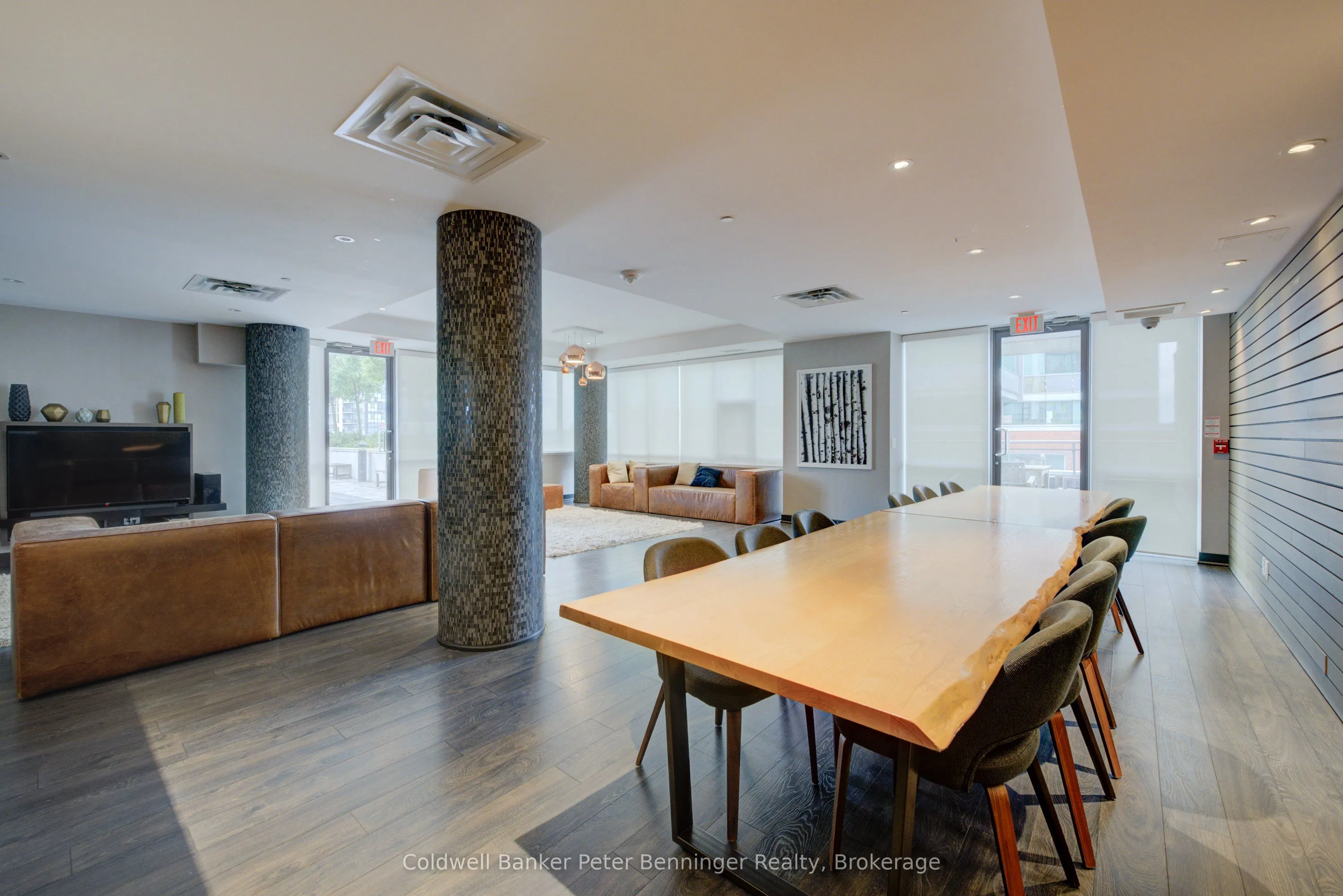 85 Duke Street W, #703