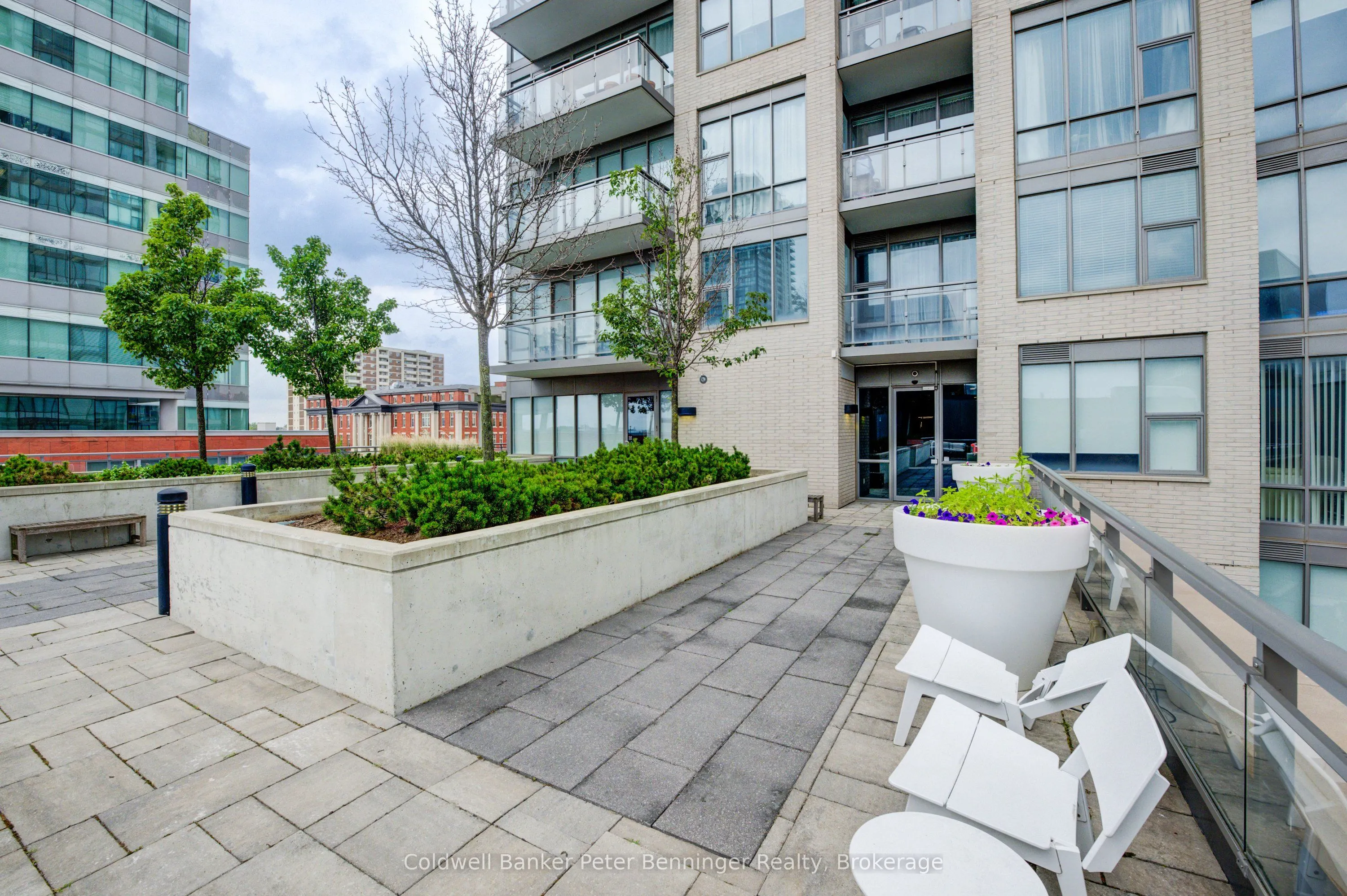 85 Duke Street W, #703