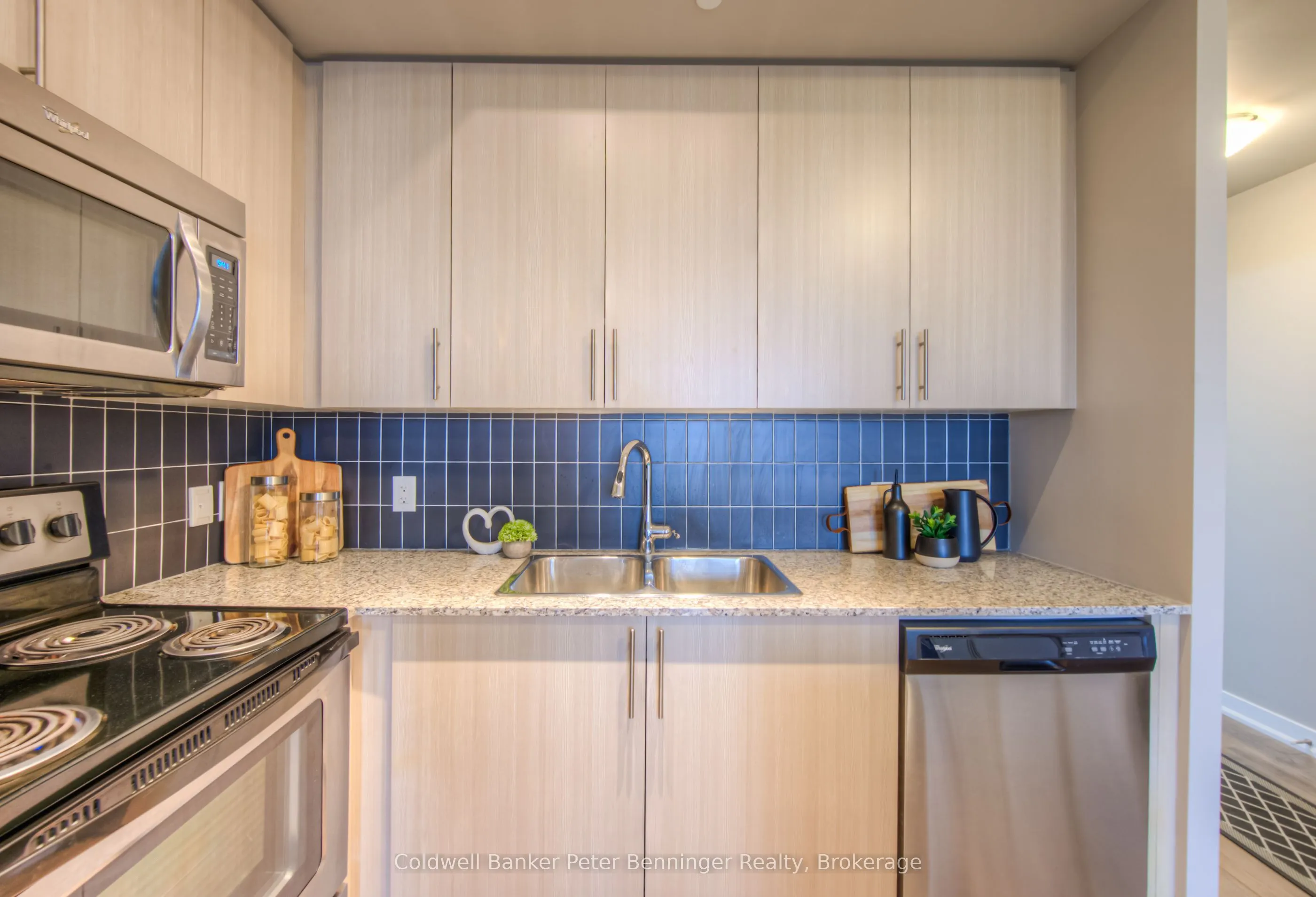 85 Duke Street W, #703