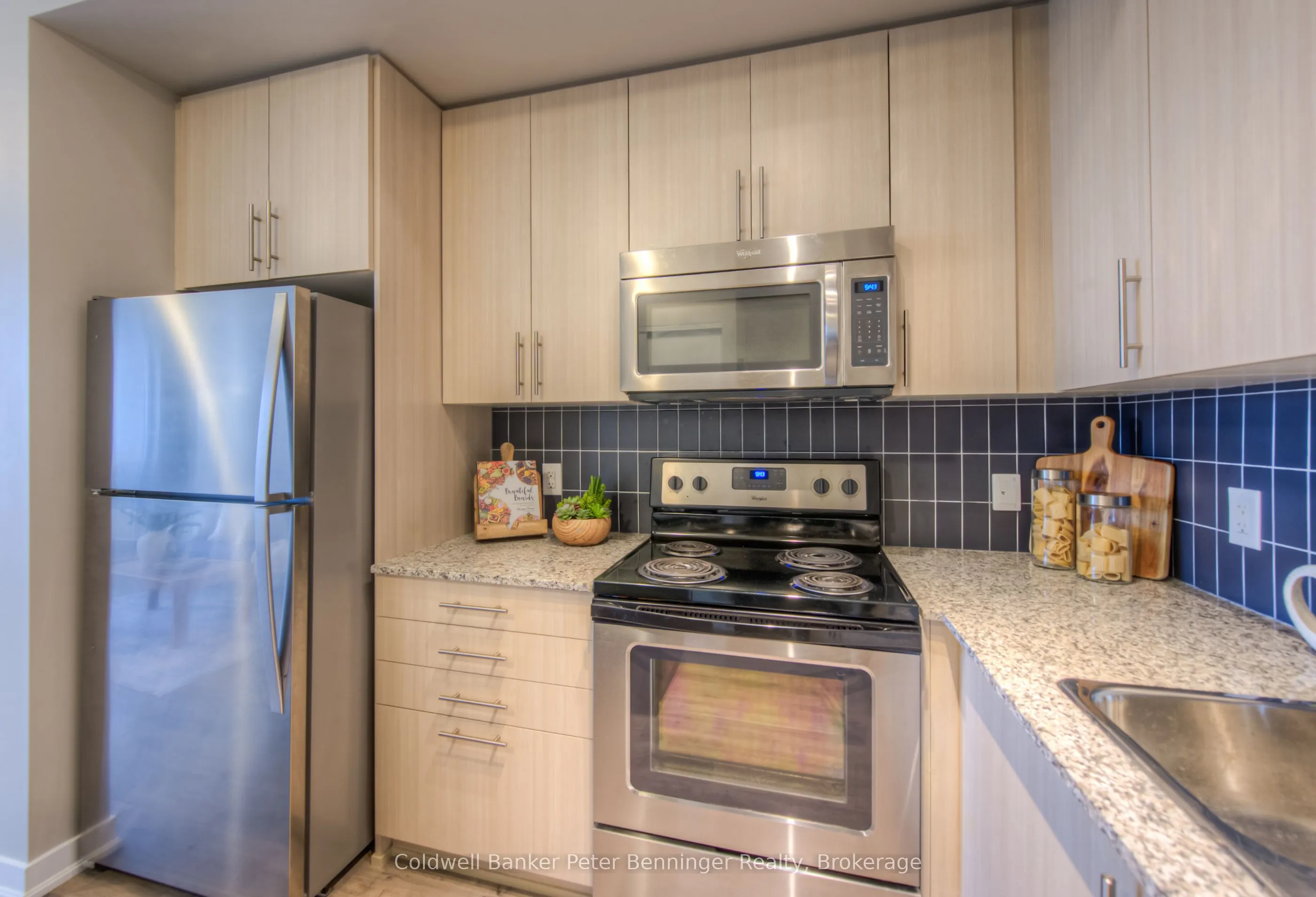 85 Duke Street W, #703
