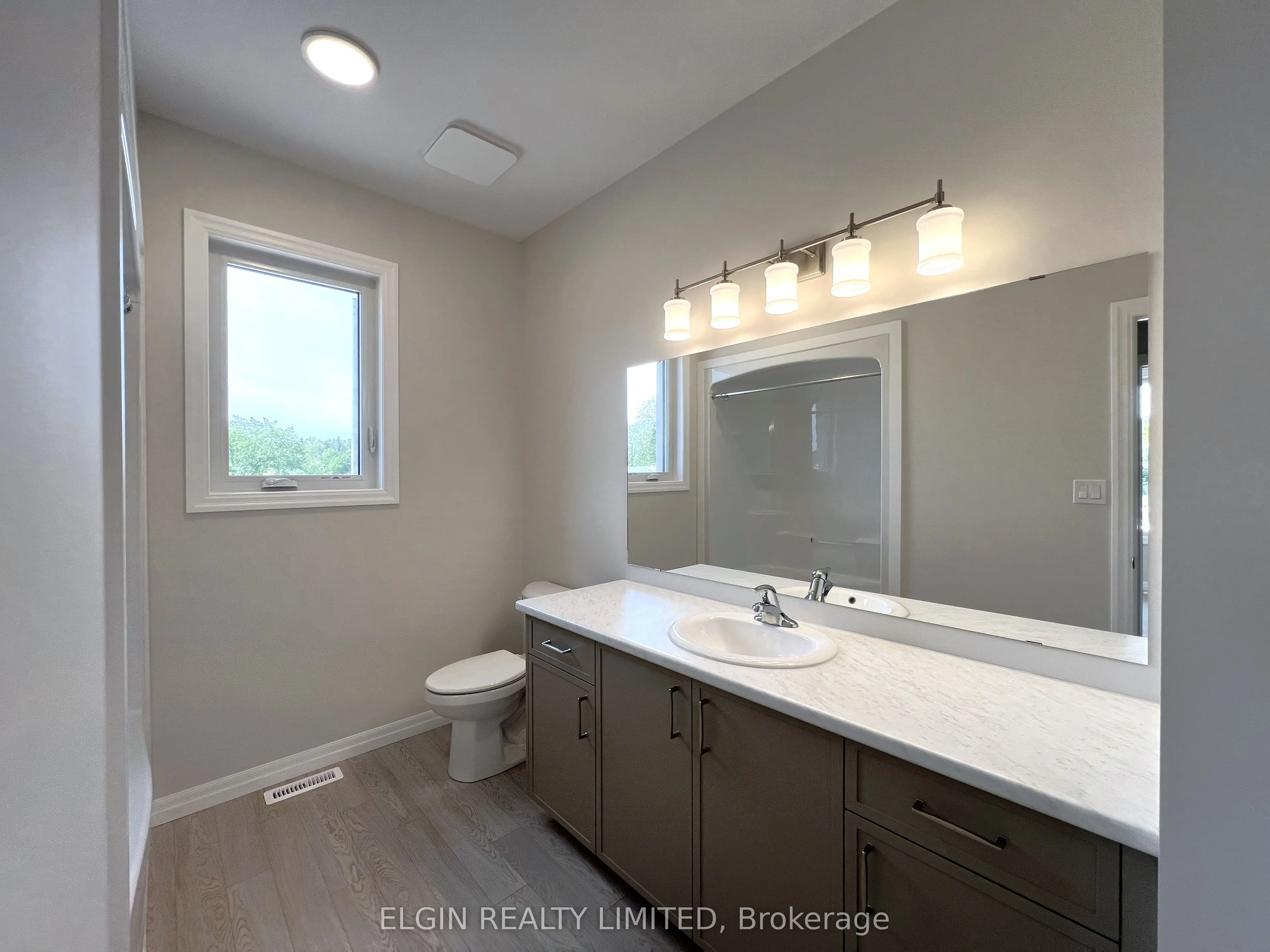 33 Hemlock Crescent