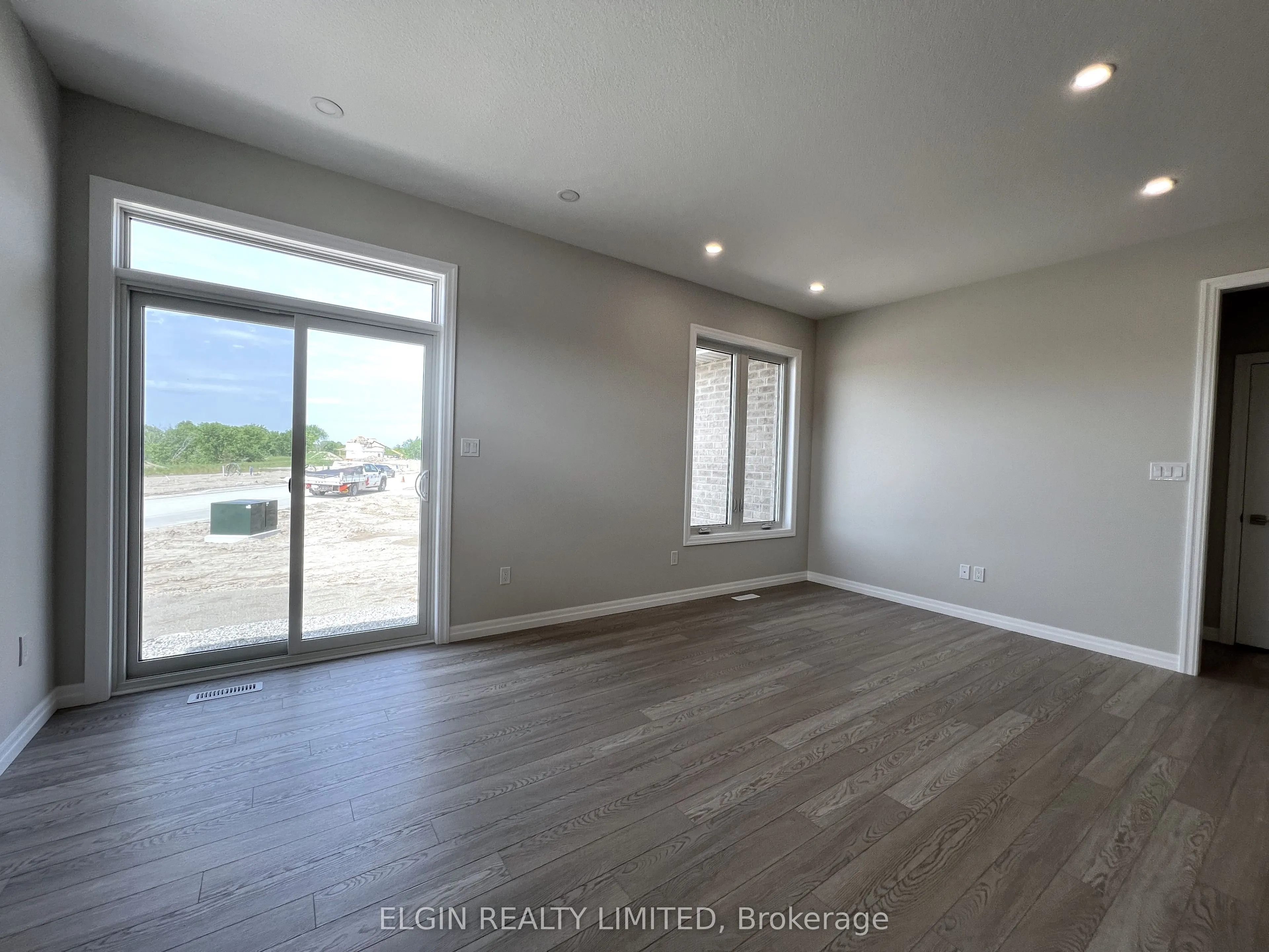 33 Hemlock Crescent