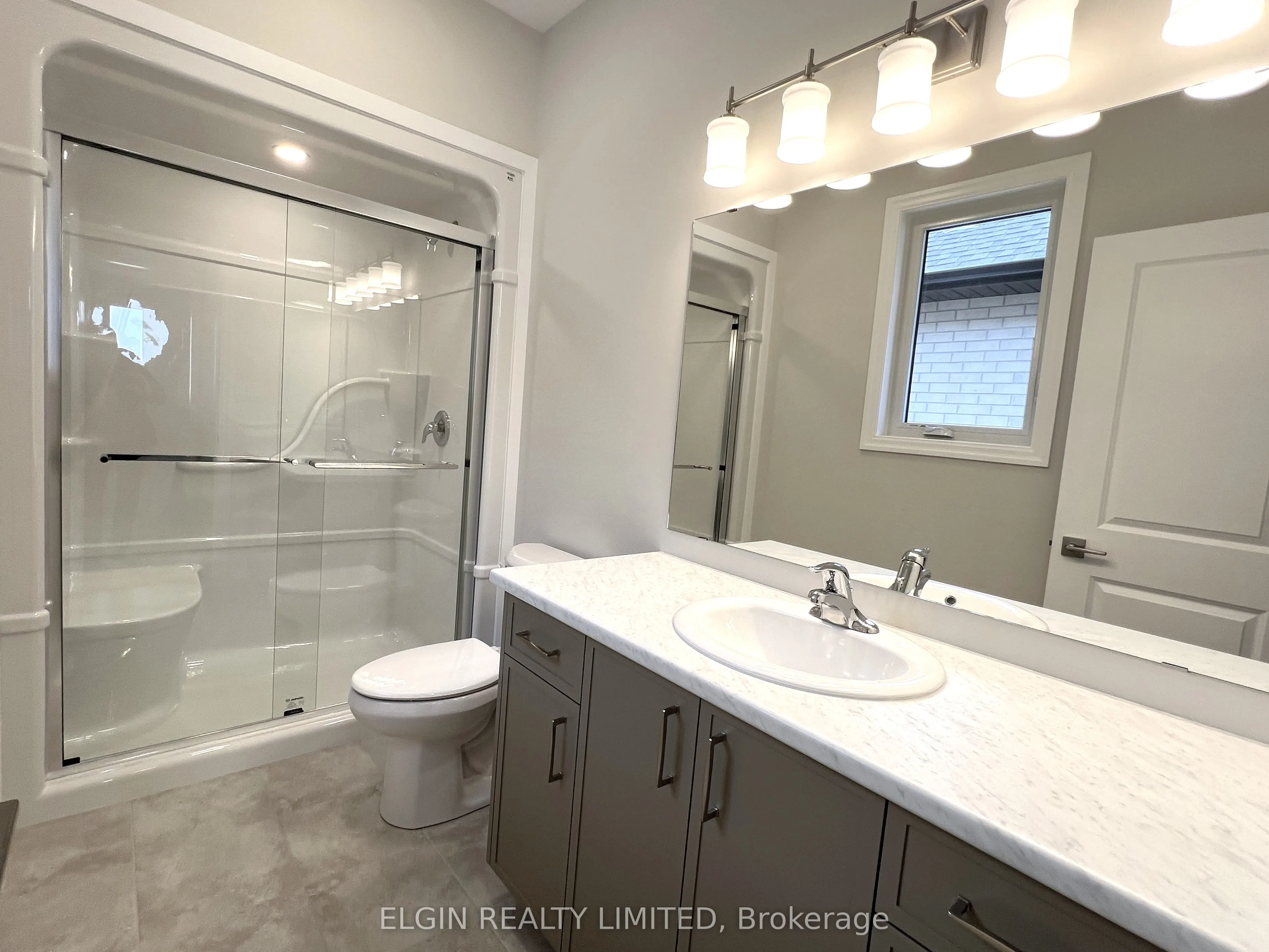 33 Hemlock Crescent