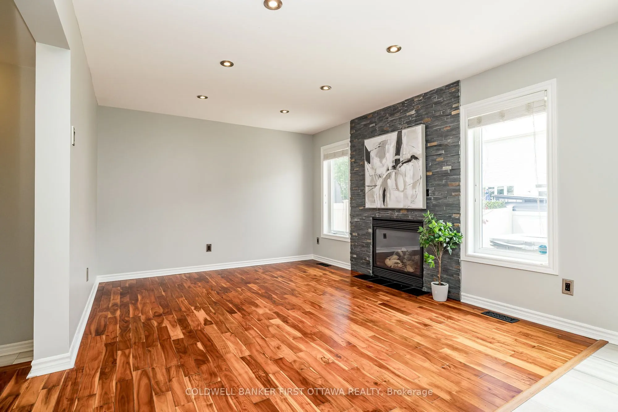 738 TRAMONTANA Place
