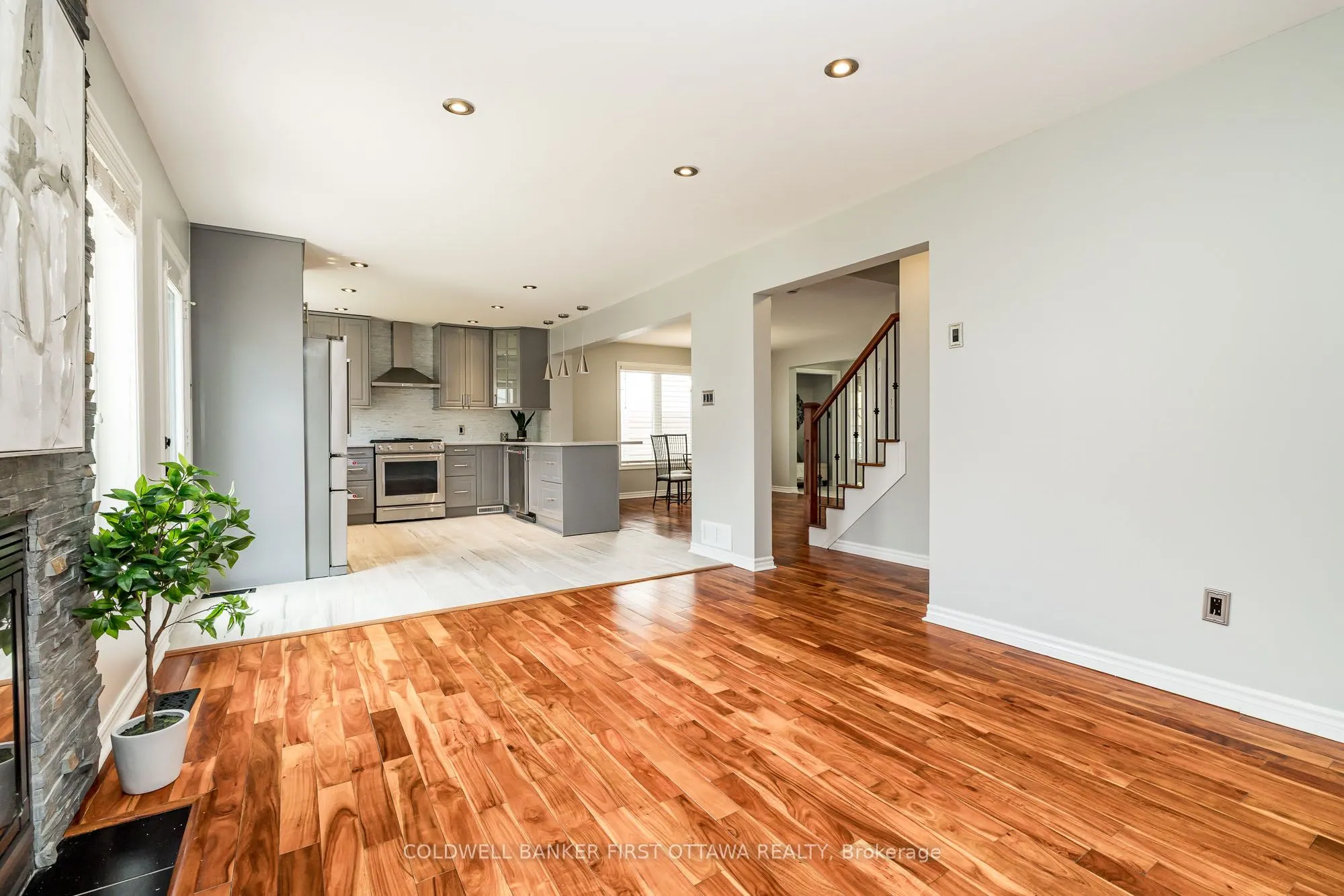 738 TRAMONTANA Place