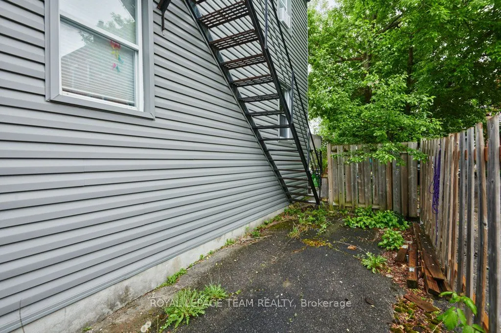 62 Laurel Street