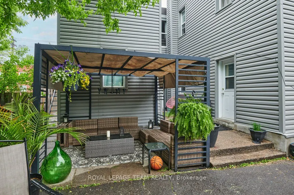 62 Laurel Street