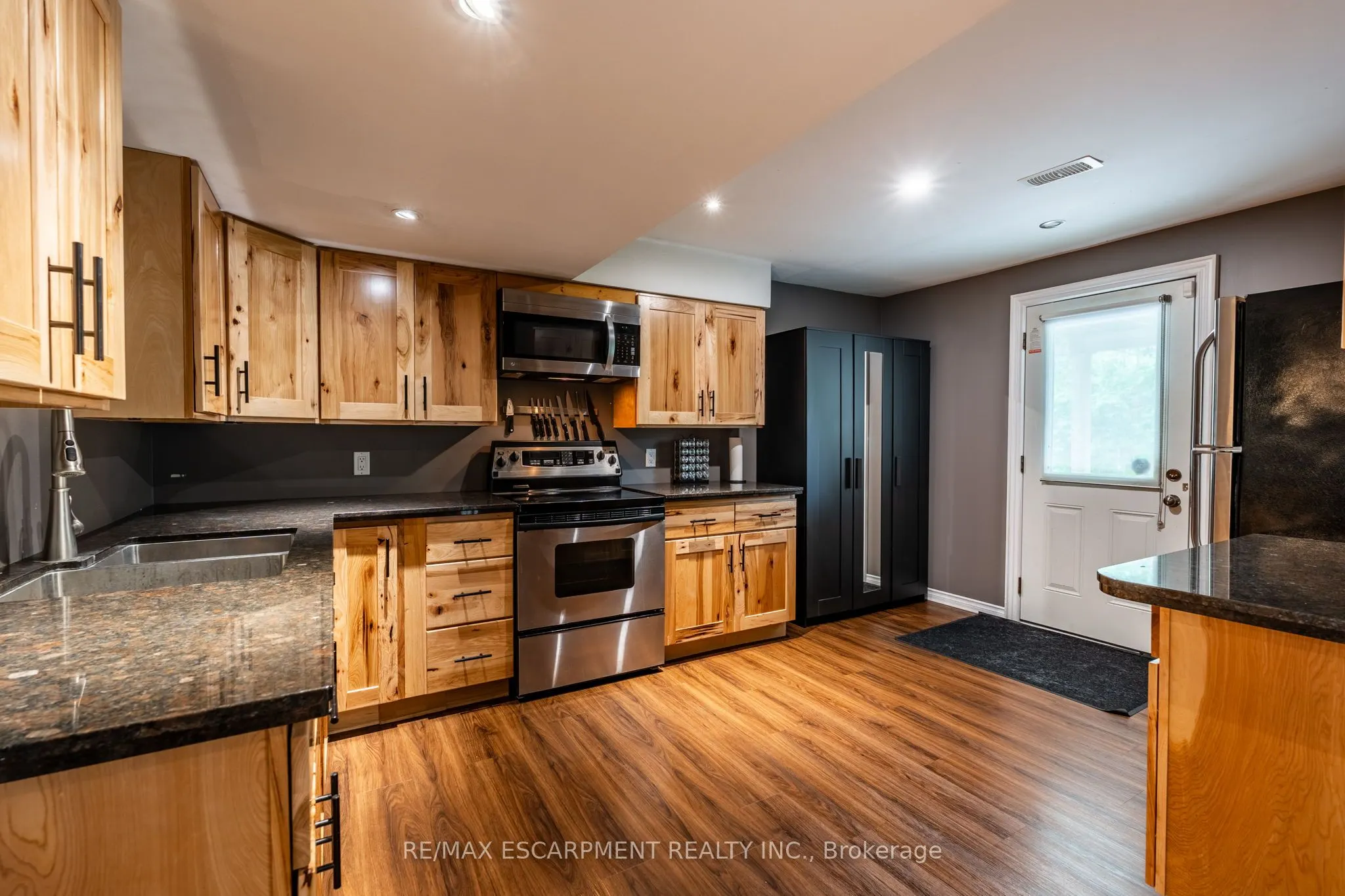 1323 8TH Concession Road W