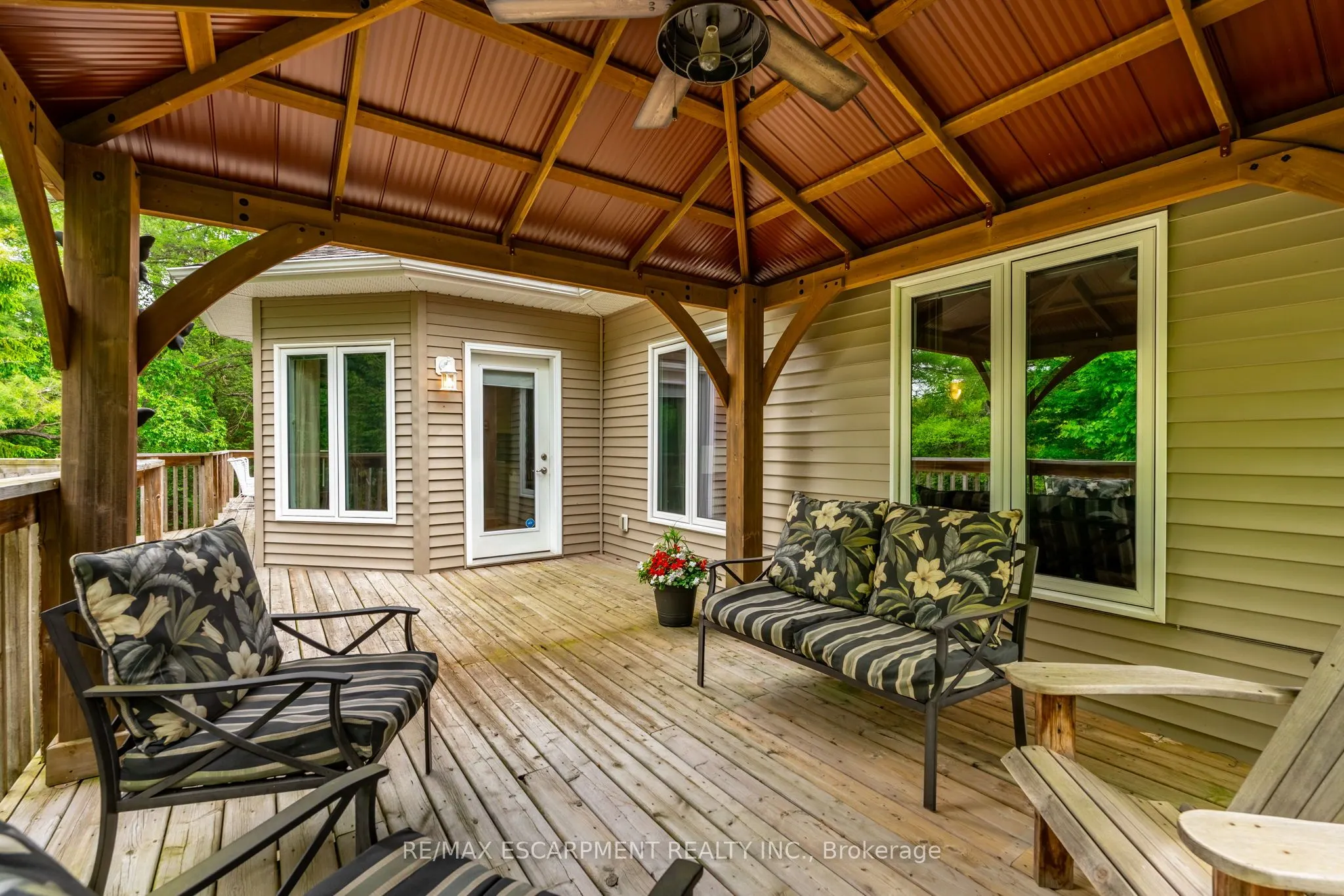1323 8TH Concession Road W