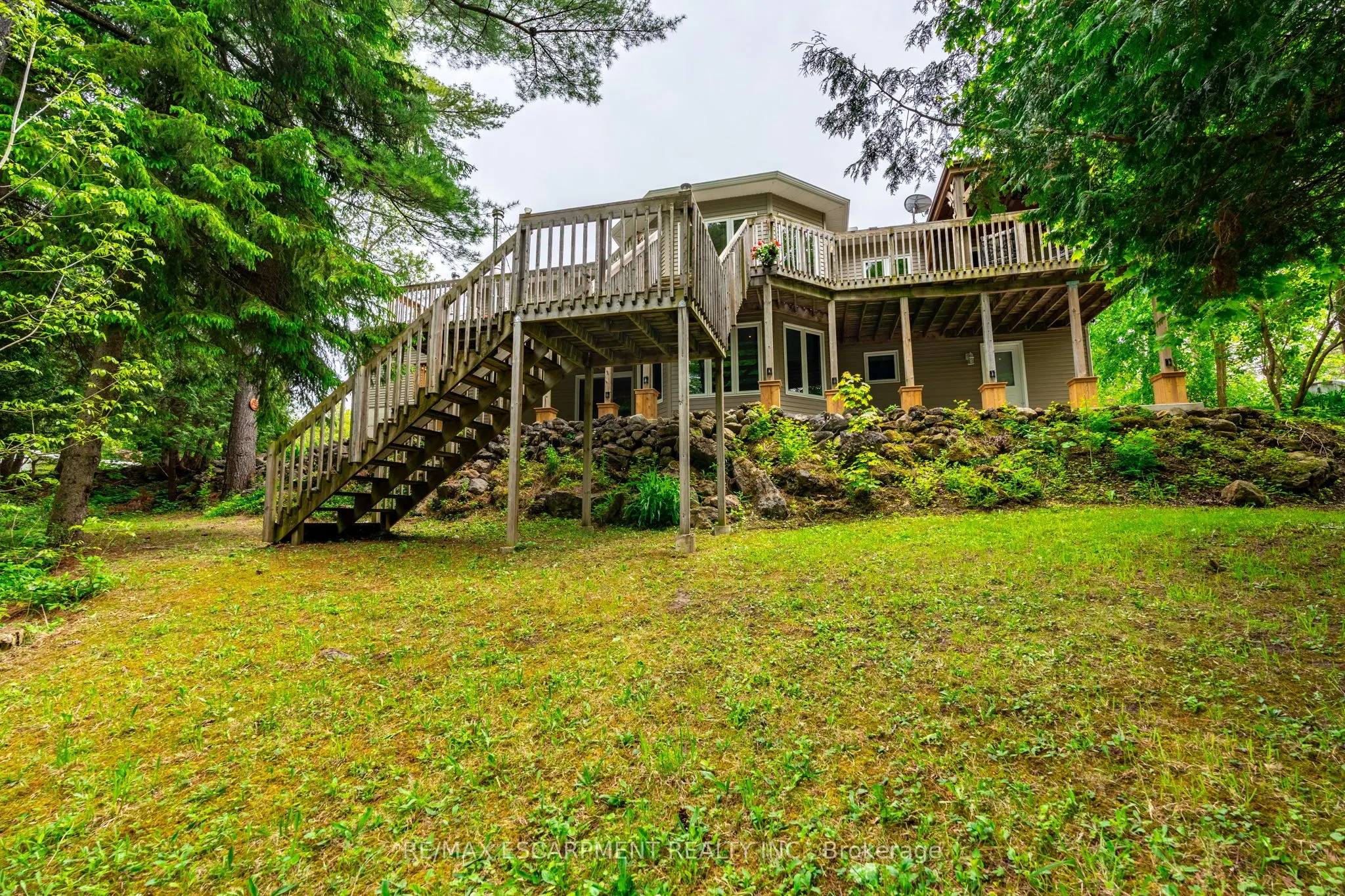 1323 8TH Concession Road W