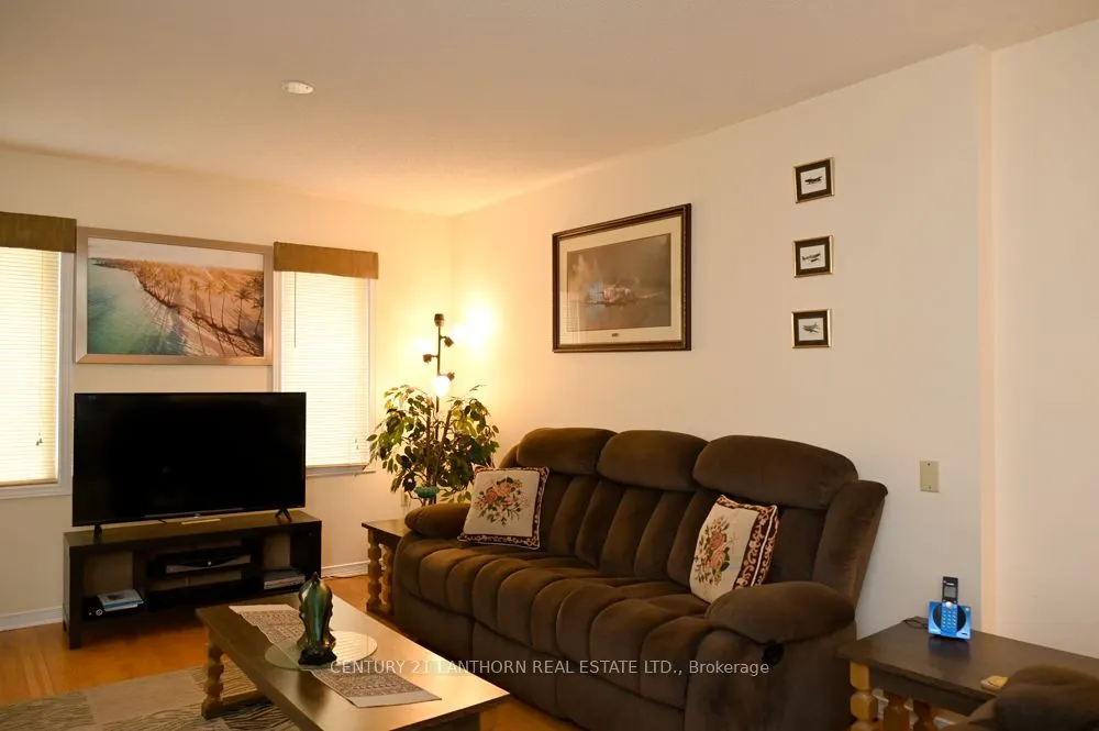 1 Reynolds Place N