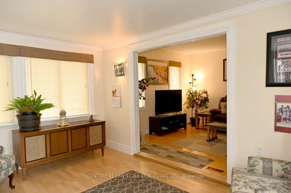 1 Reynolds Place N